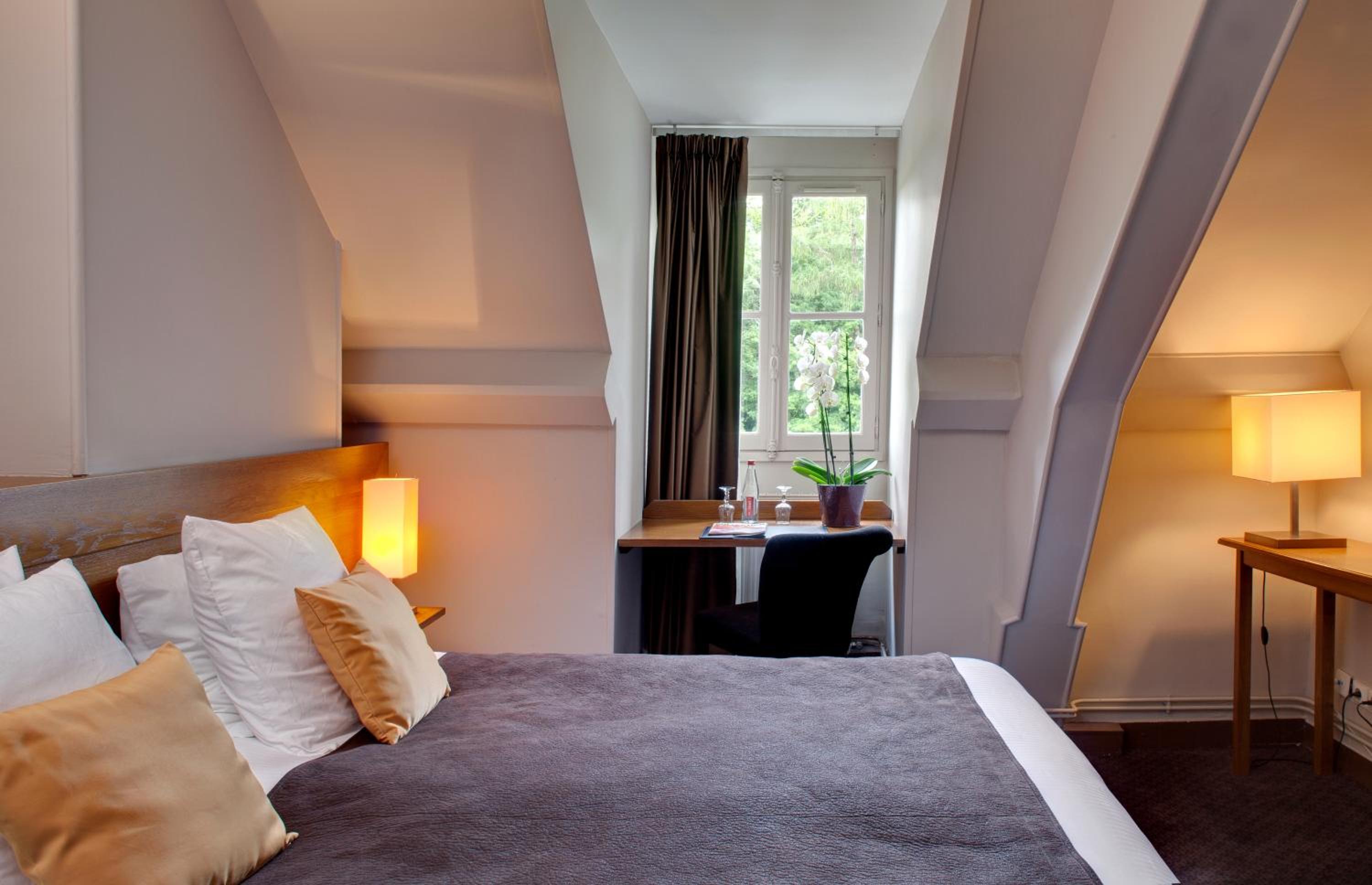 Double or Twin Room with Garden View - Photo 10