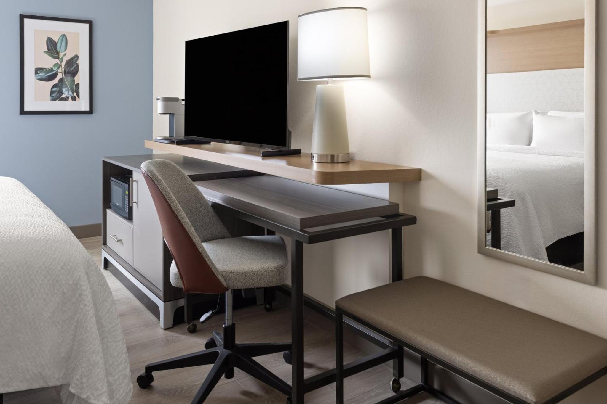 One-Bedroom Queen Suite with Two Queen Beds and Communications Accessible Tub - Photo 6