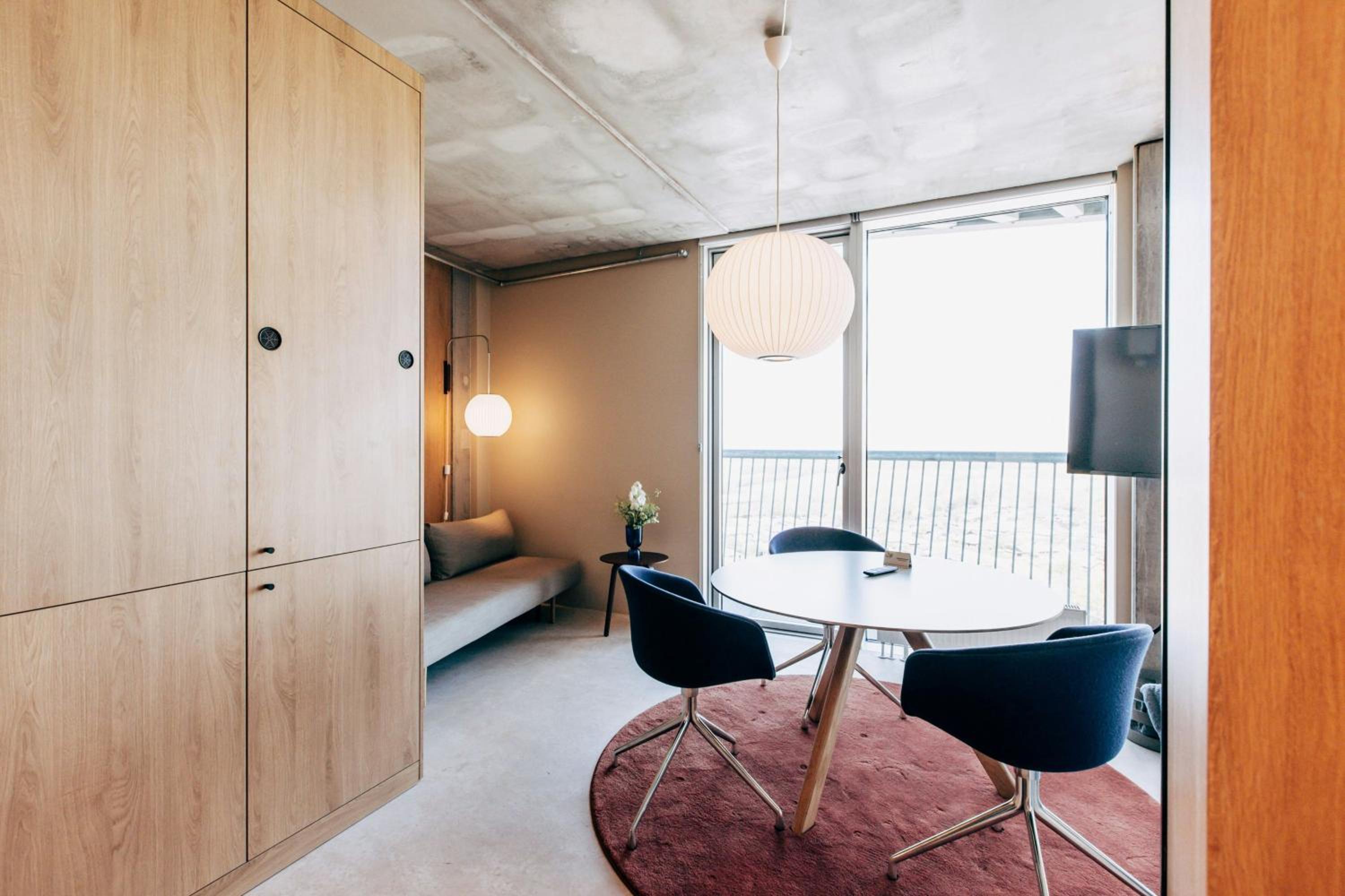 Family Studio with King and Sofa Bed - Sky View - Photo 4