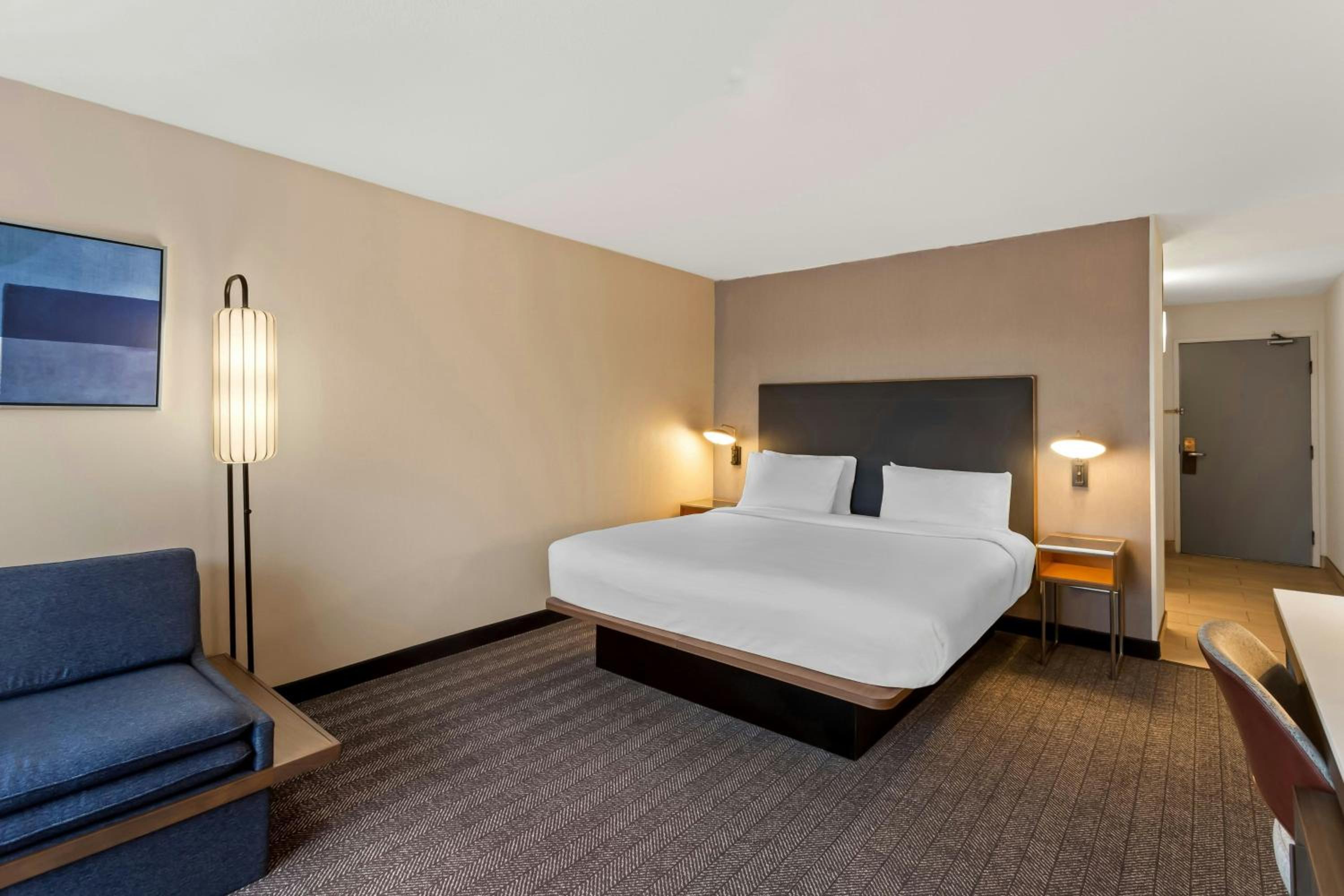 King Room with Bathtub and Sofa Bed - Mobility Access/Hearing Accessible - Photo 1