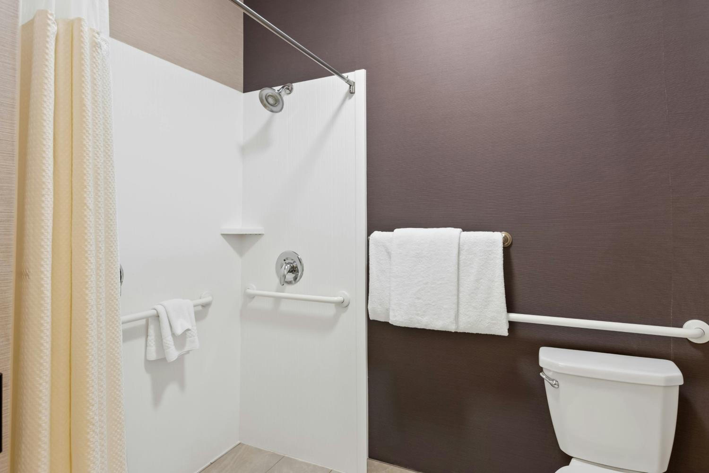 Queen Room with Two Queen Beds and Bathtub - Mobility Access/Hearing Accessible - Photo 4
