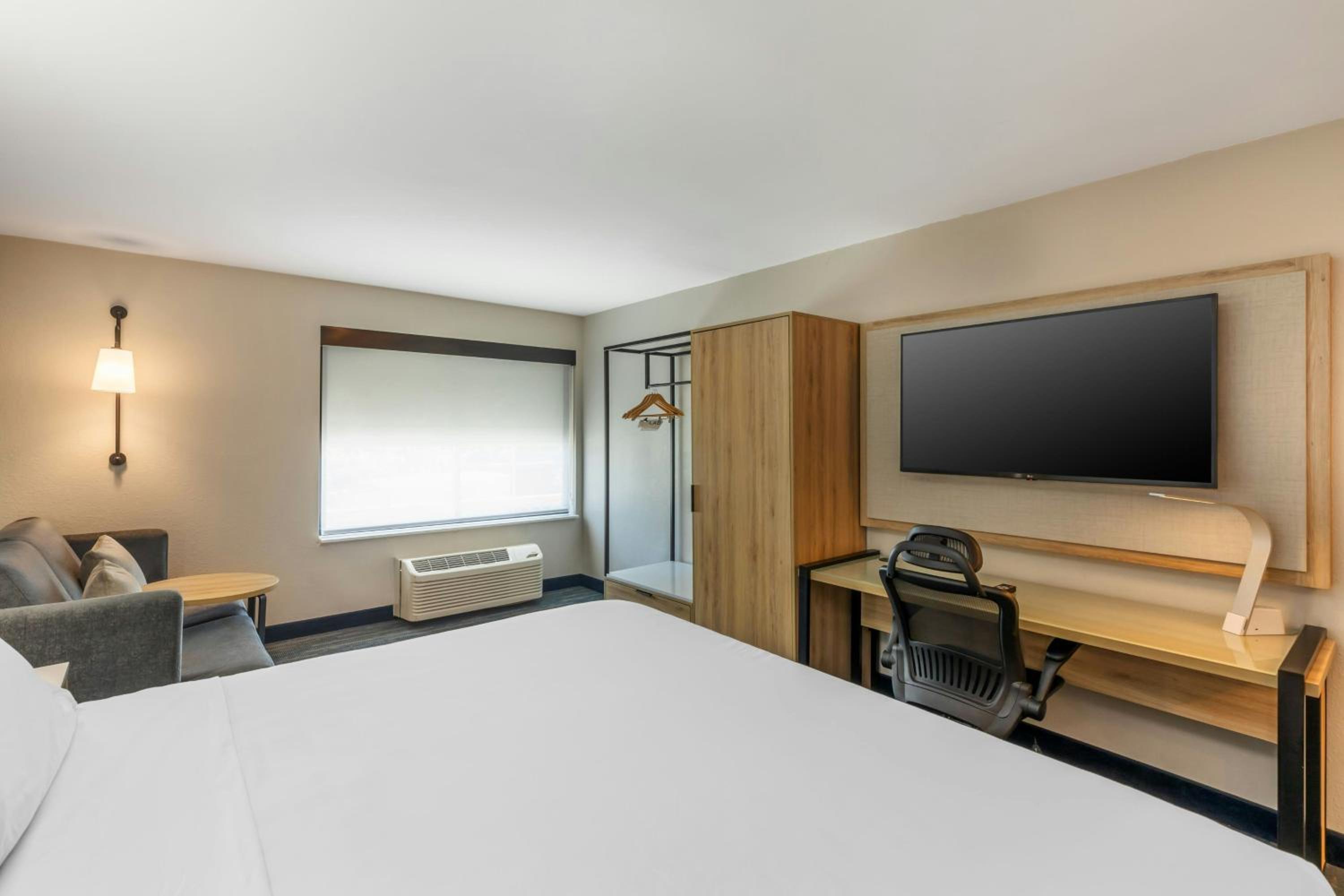 Standard King Room with Sofa Bed - Hearing Accessible