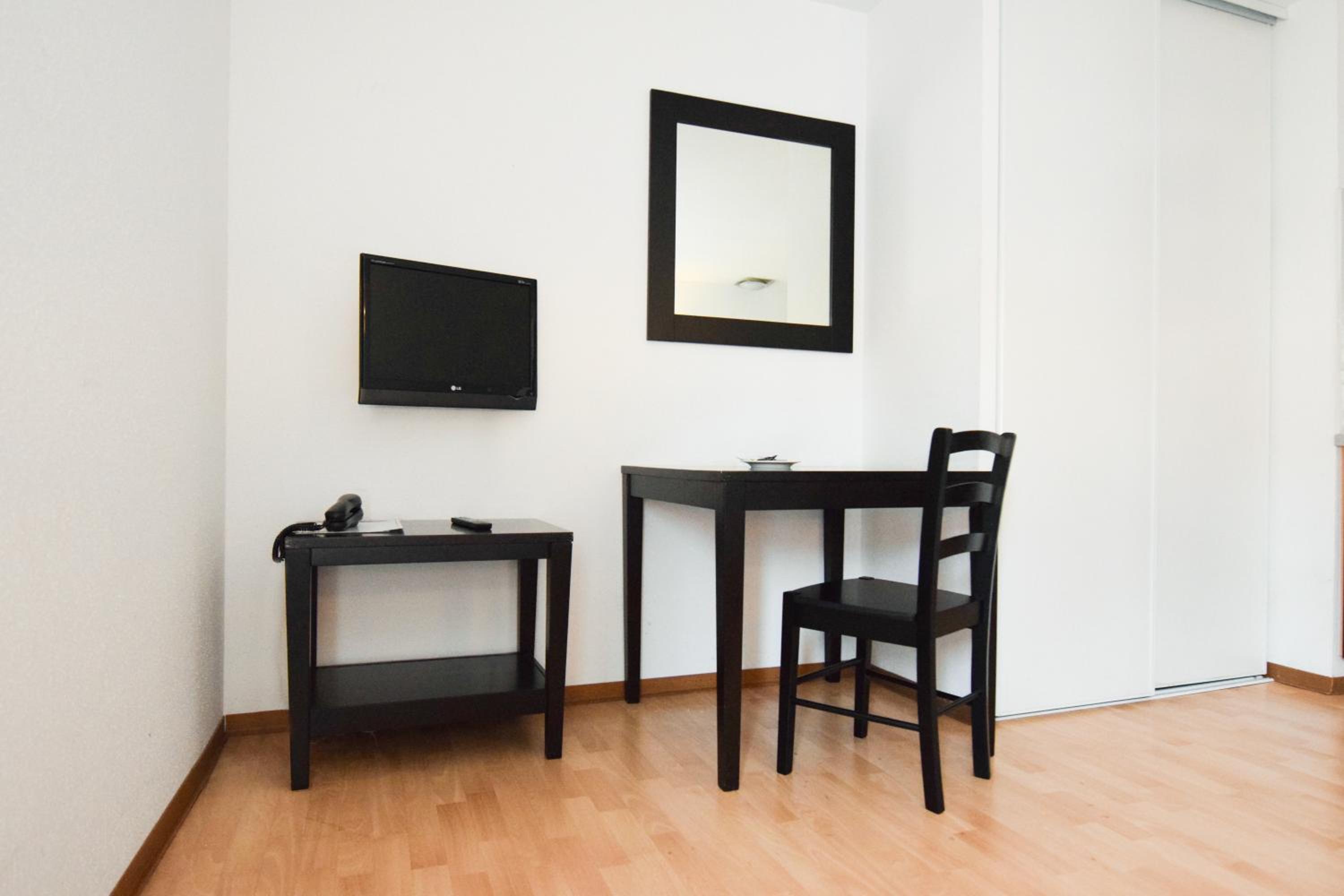 Studio - Photo 9