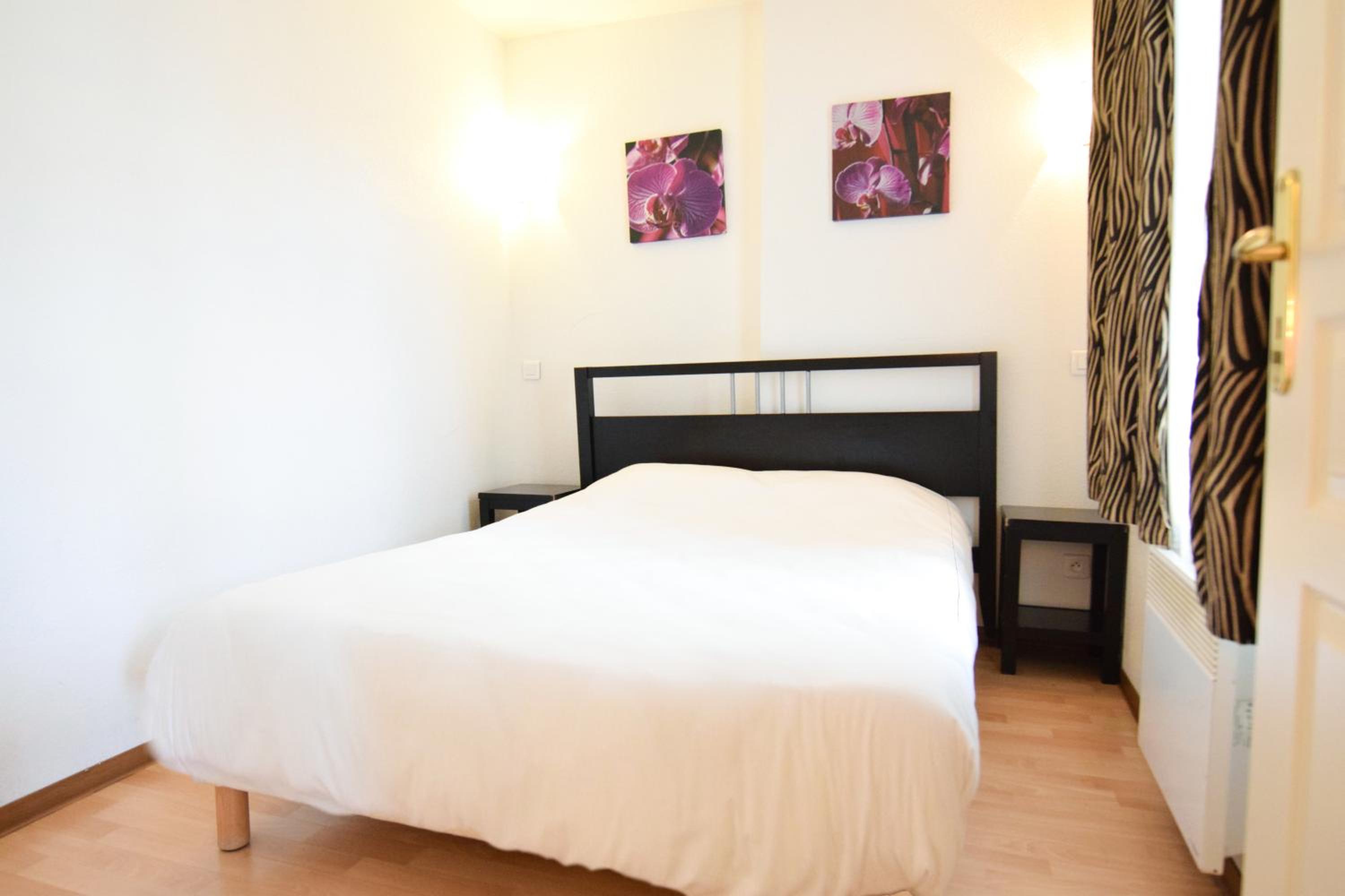 One-Bedroom Apartment - Photo 3