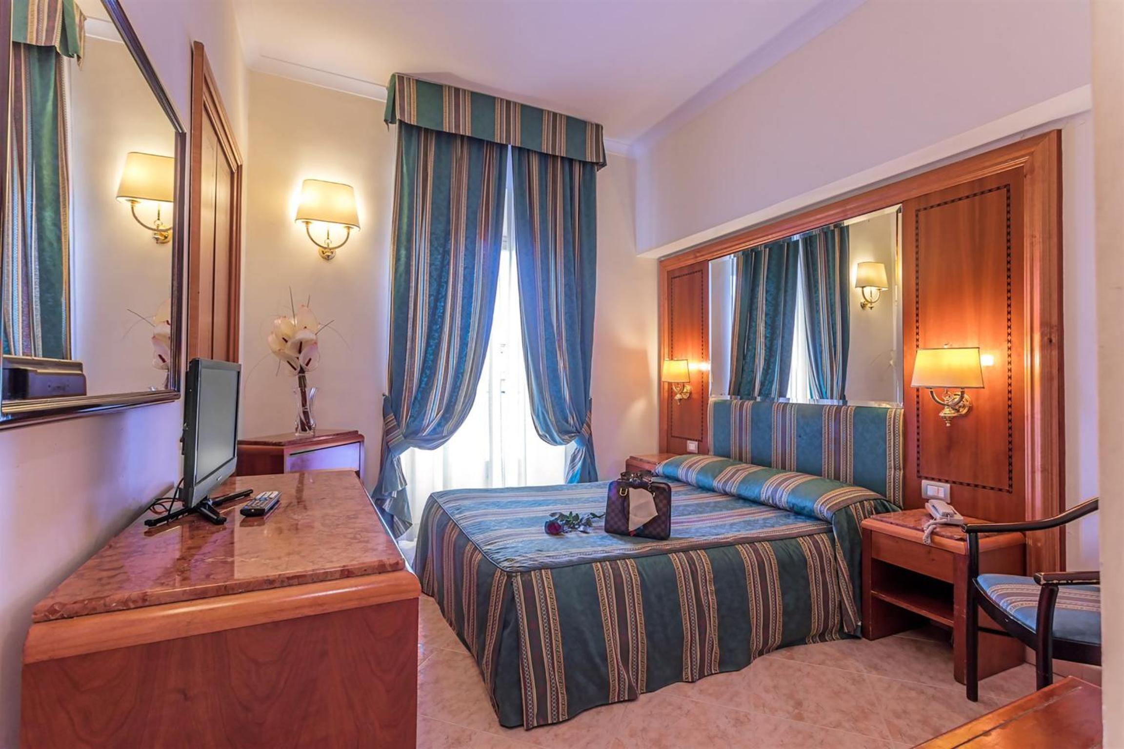 Standard Double or Twin Room photo 3