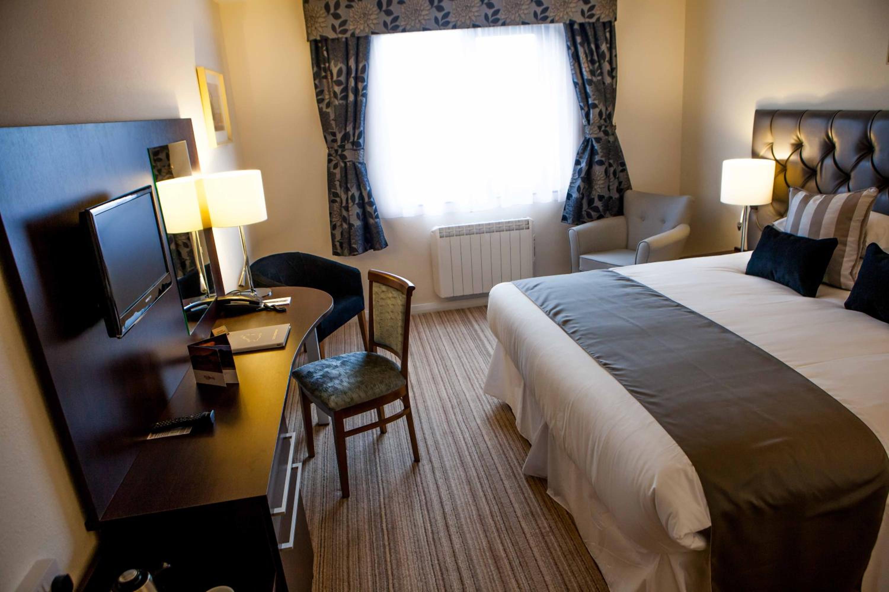 Twin/Double room with attached bathroom for Sole Occupancy photo 1