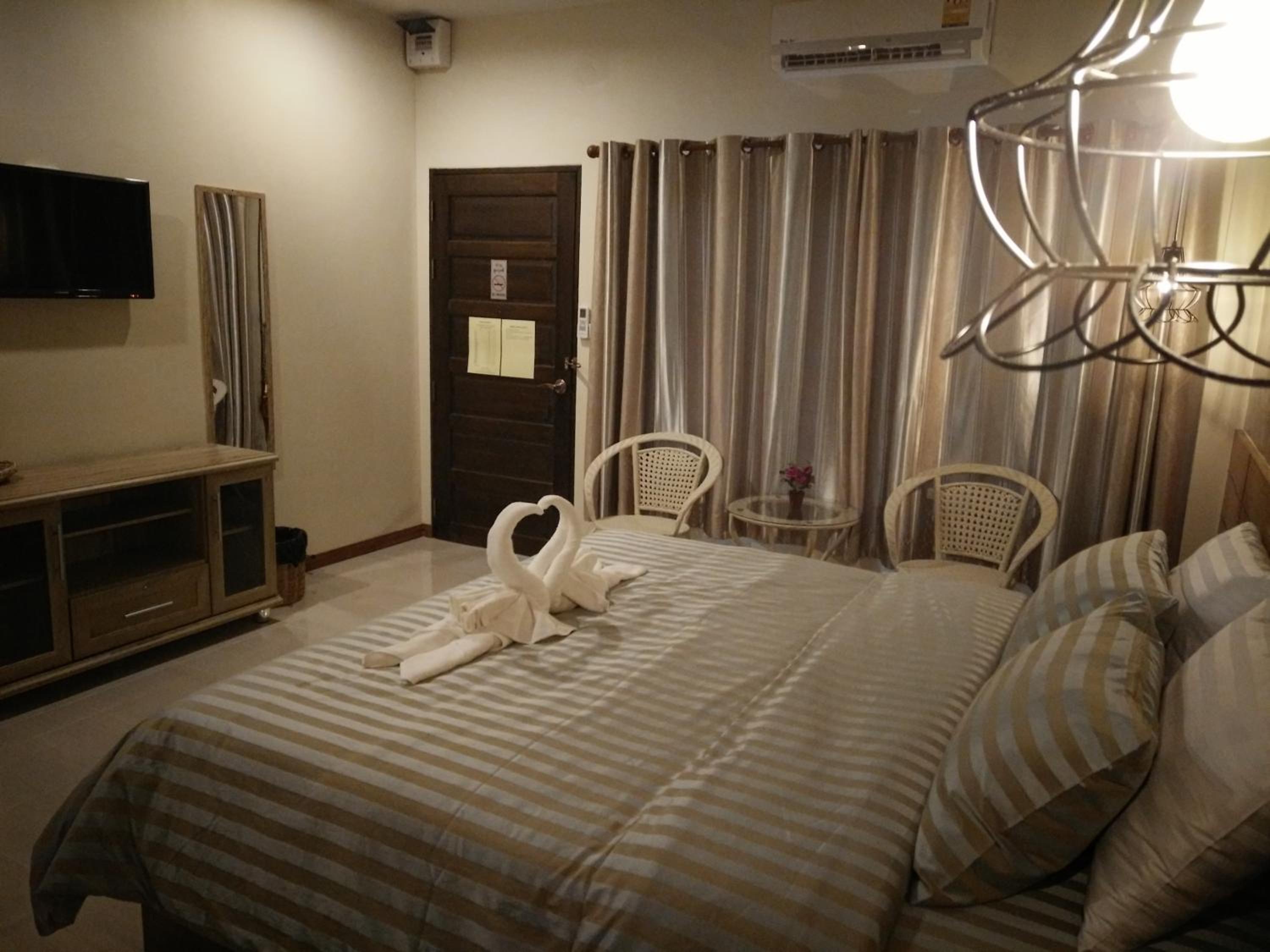 Standard King Room photo 3