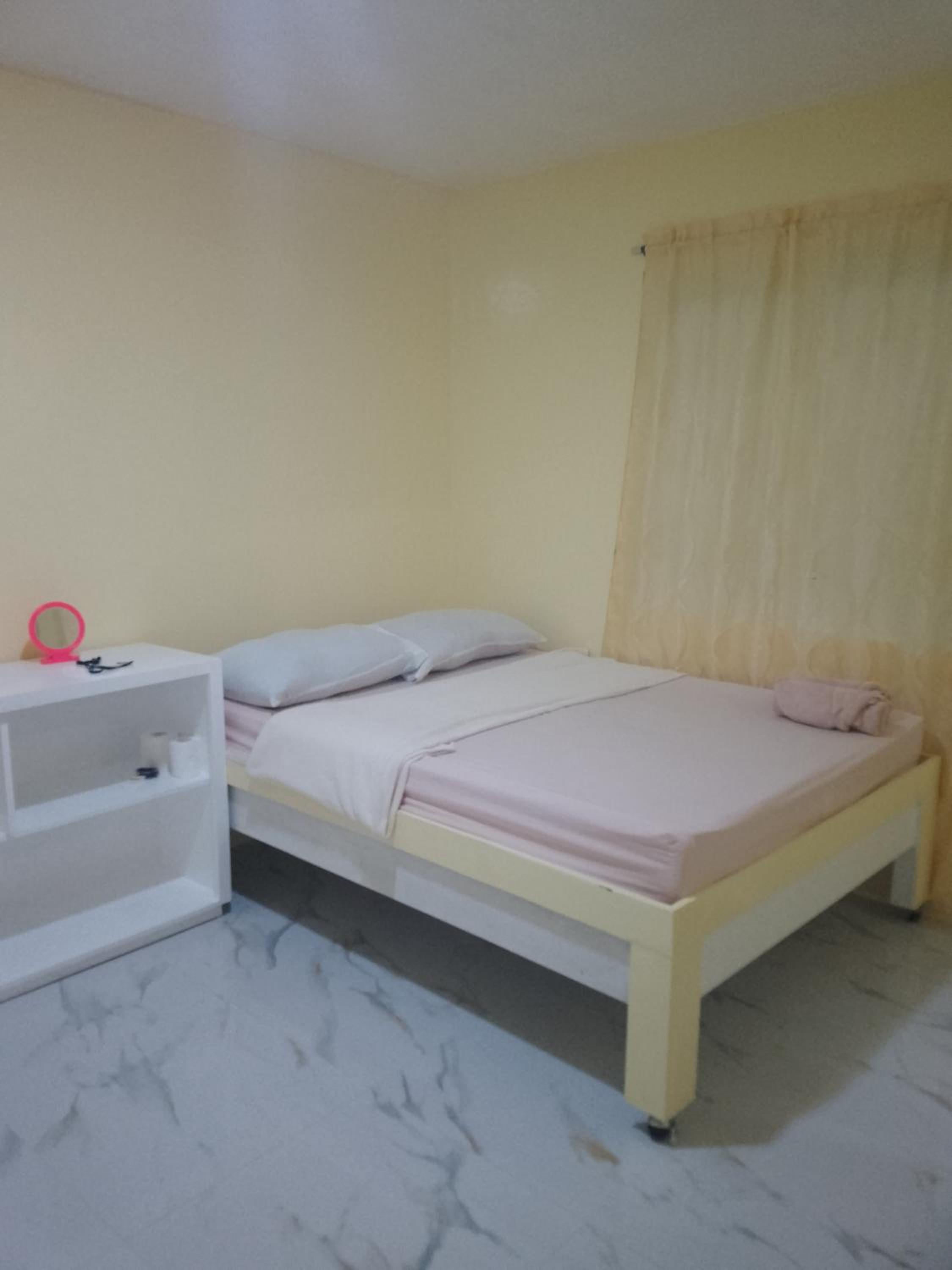 Queen Room photo 2