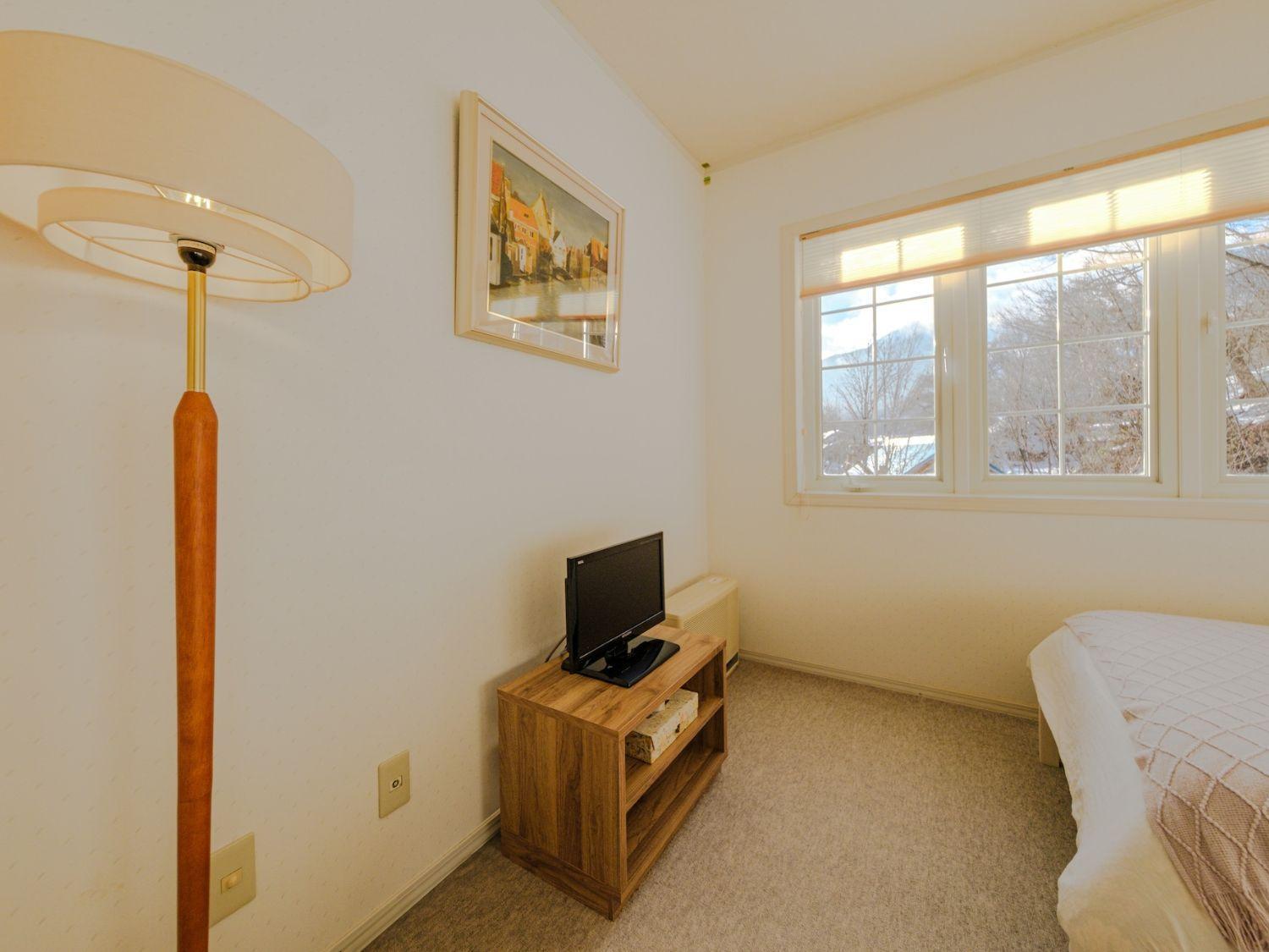 Twin Room - Photo 3