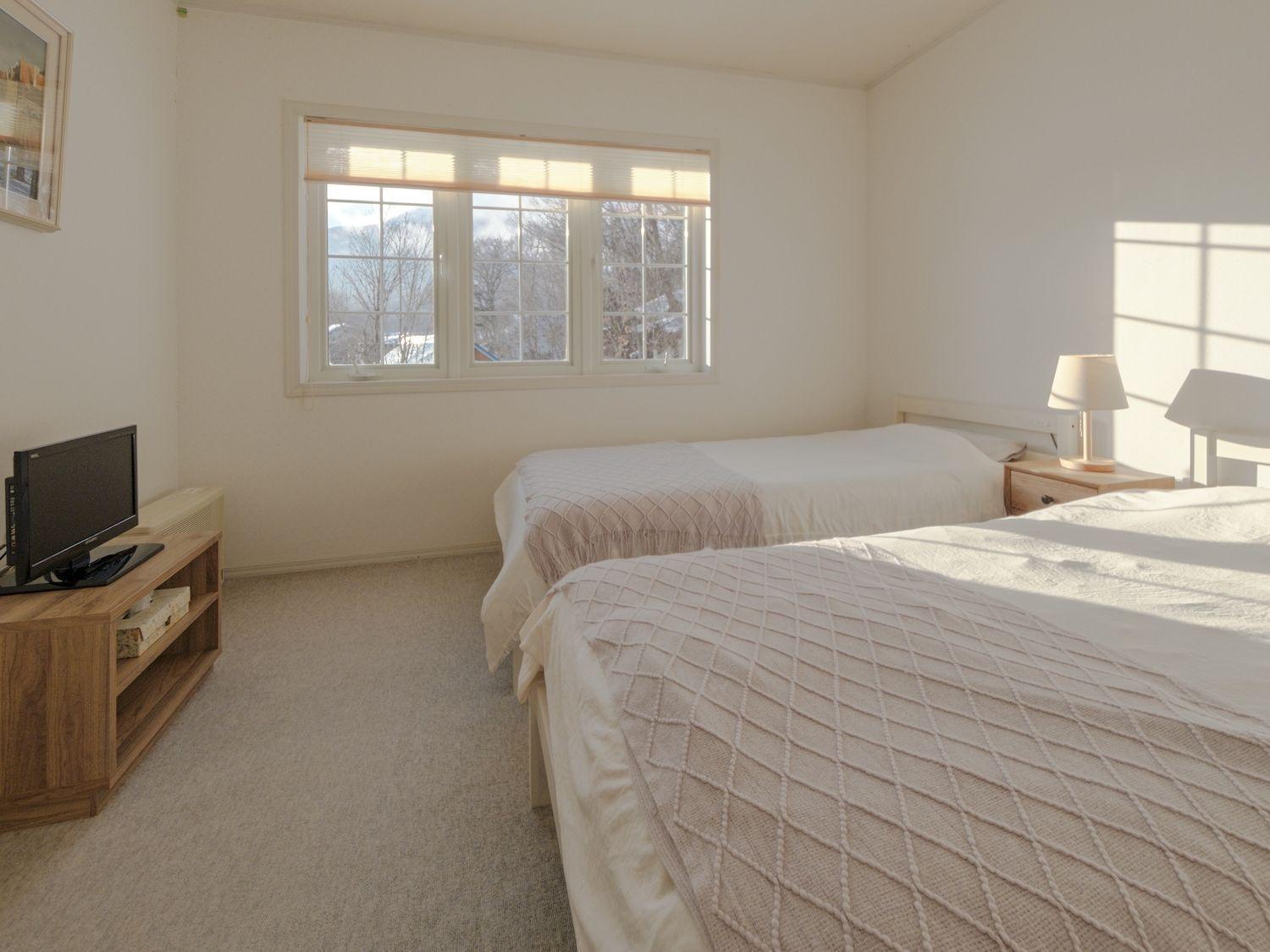 Twin Room - Photo 2
