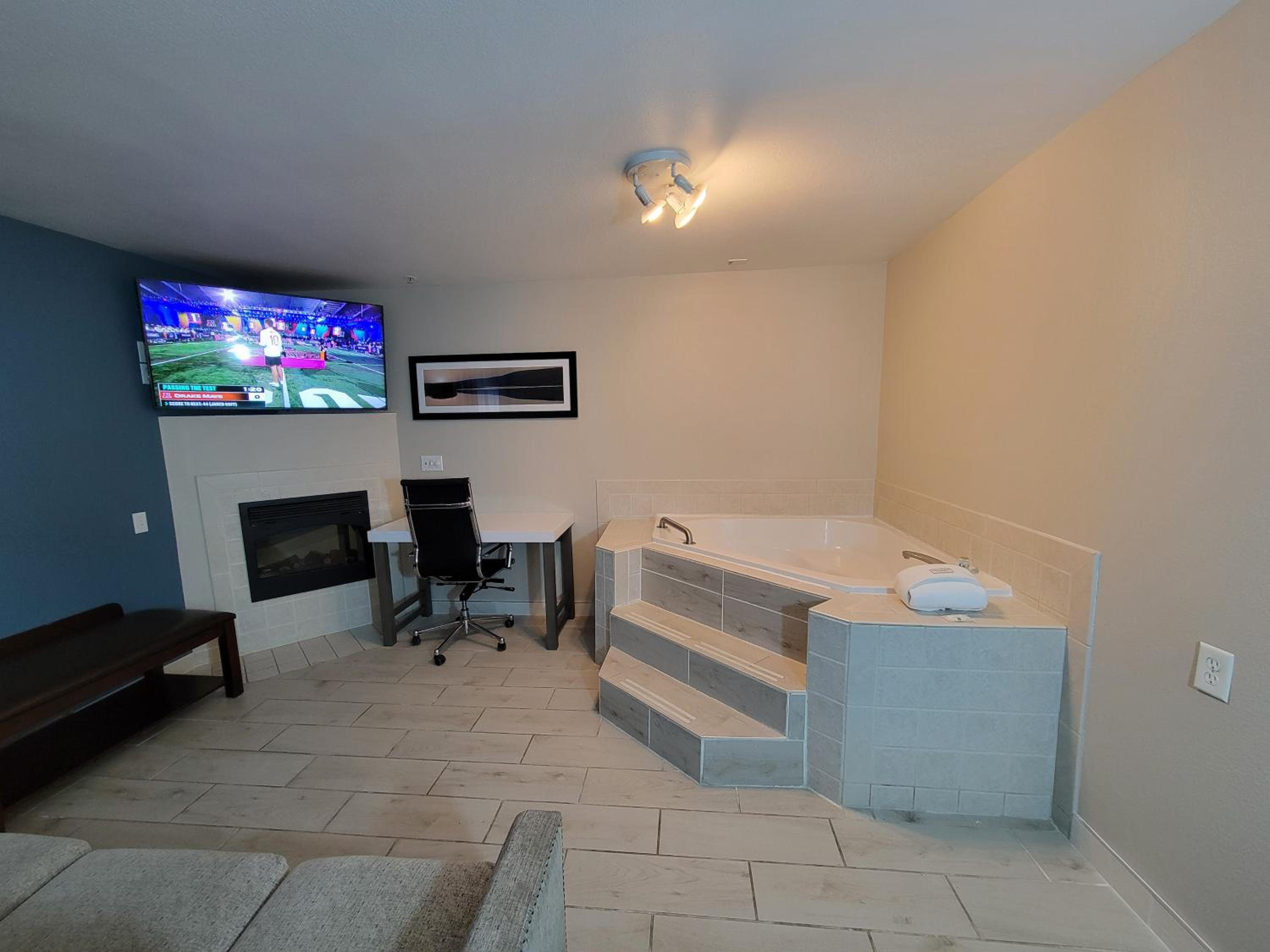 Superior King Suite - Non-Smoking - Photo 5