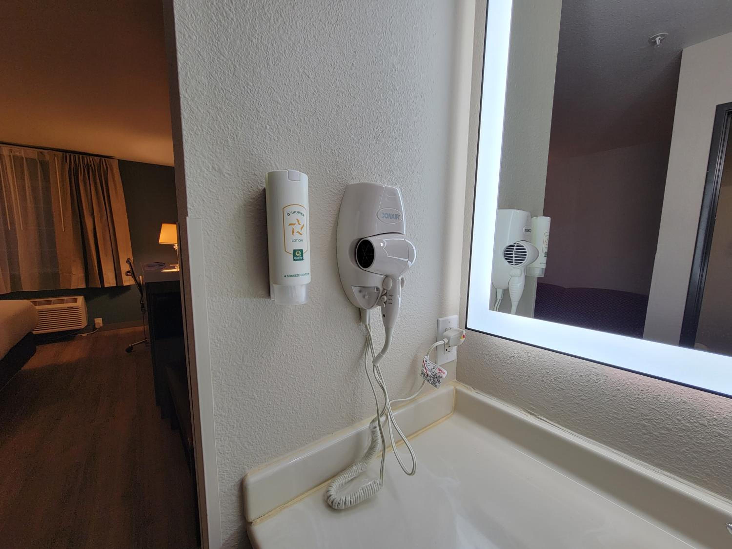 King Room - Non Smoking - Photo 5