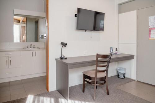 Superior One-Bedroom Queen Apartment photo 2
