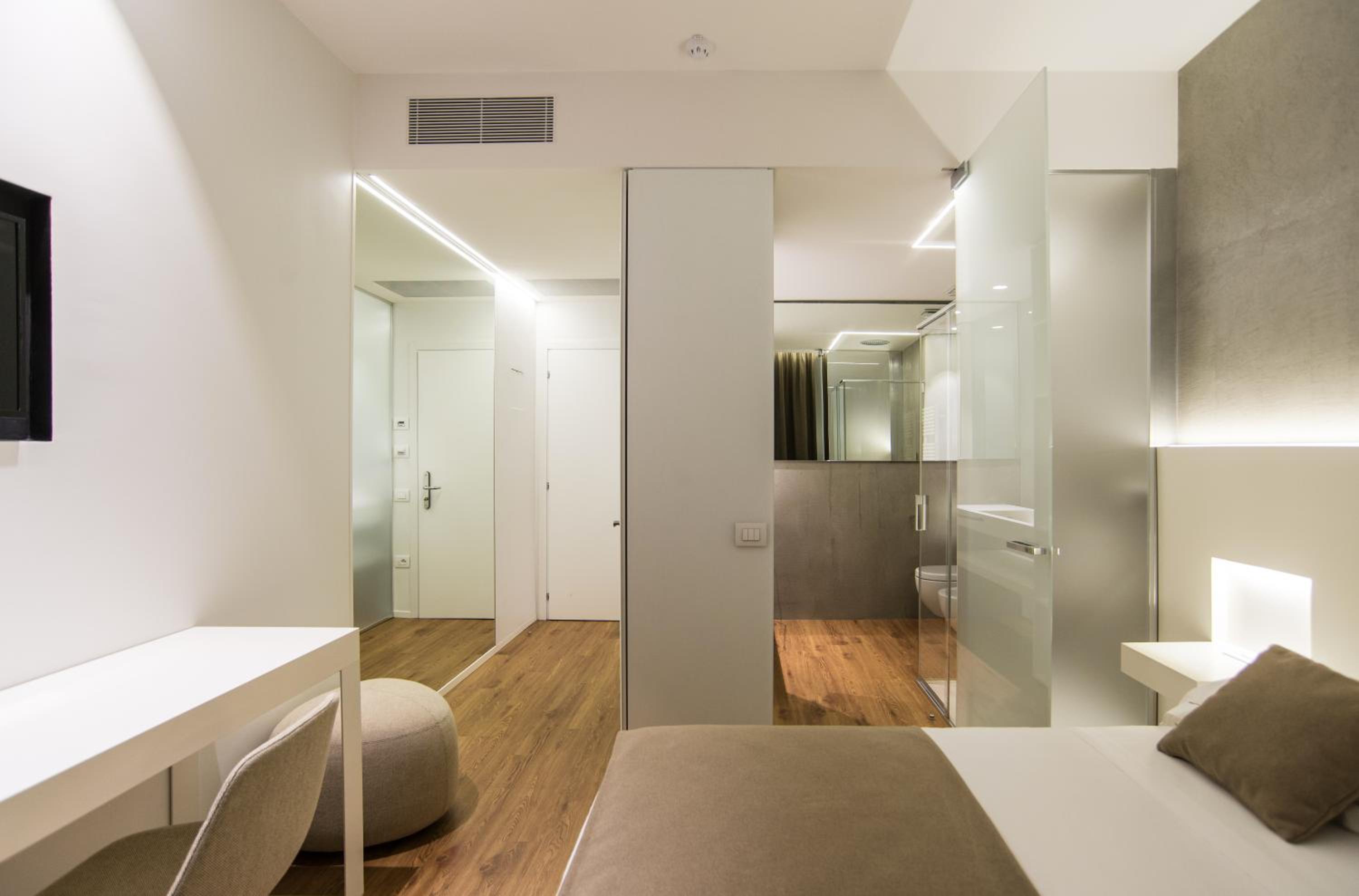 Business Queen Room - Photo 13