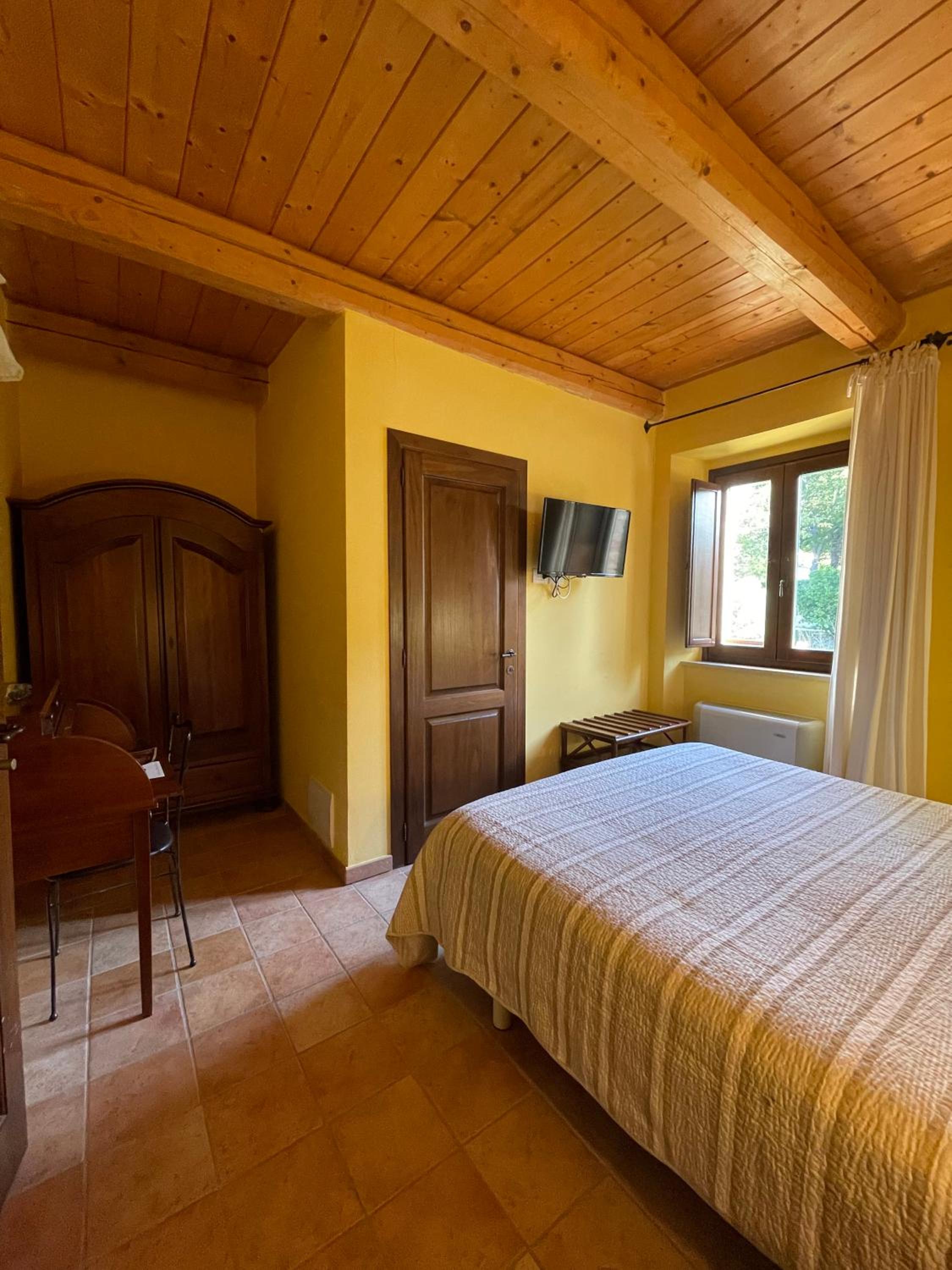 Economy Double Room photo 3