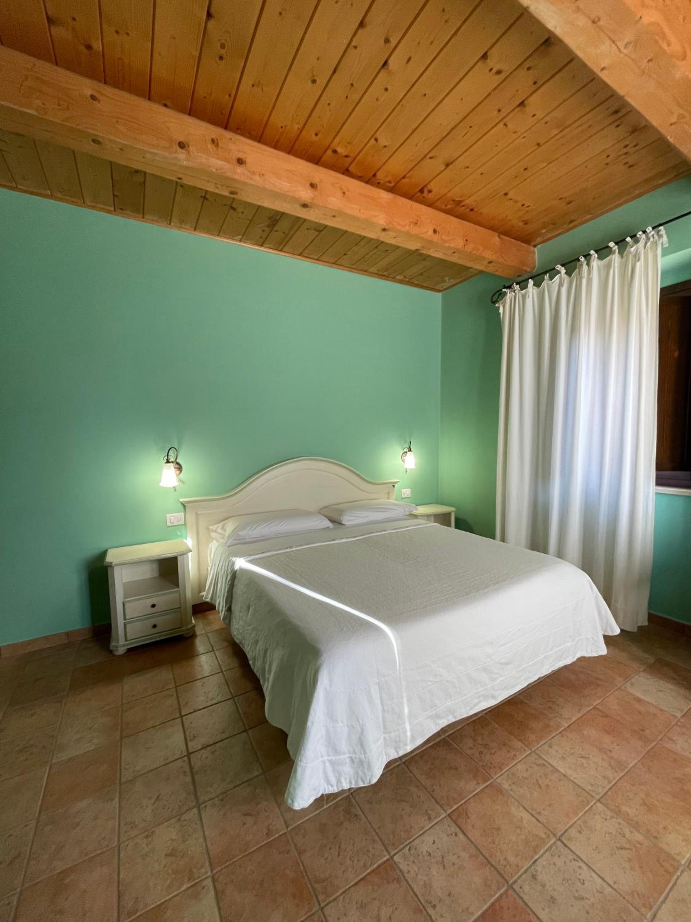 Large Double Room photo 3