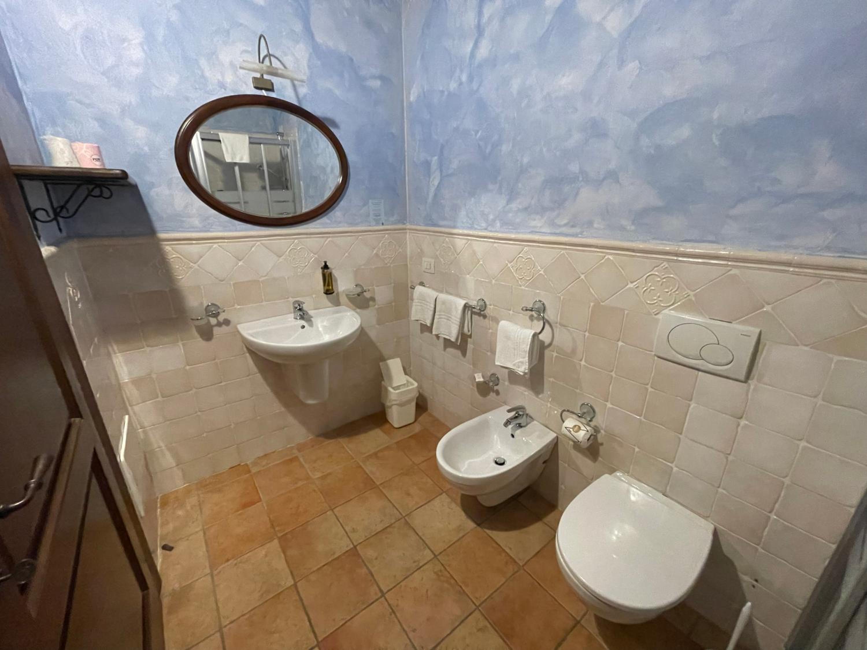 Large Double Room photo 3