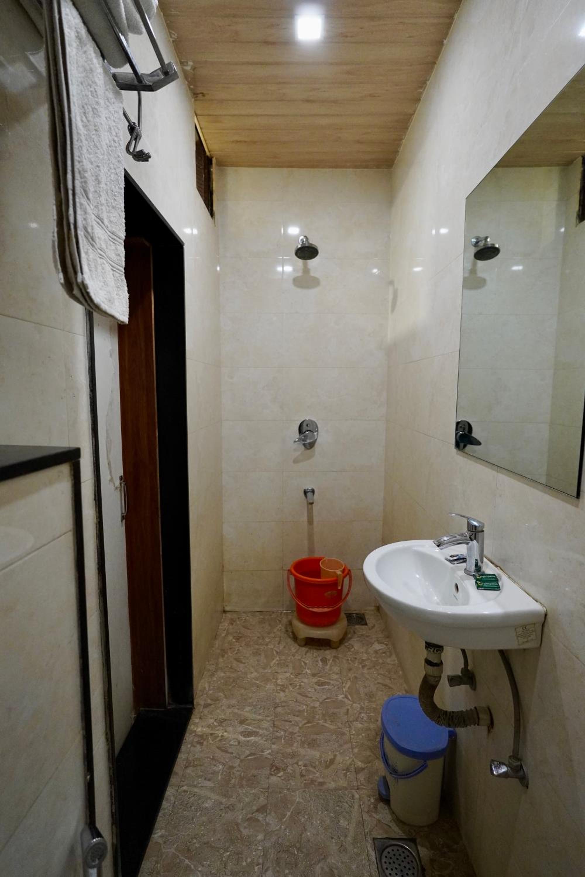 Small Single Room - Photo 4