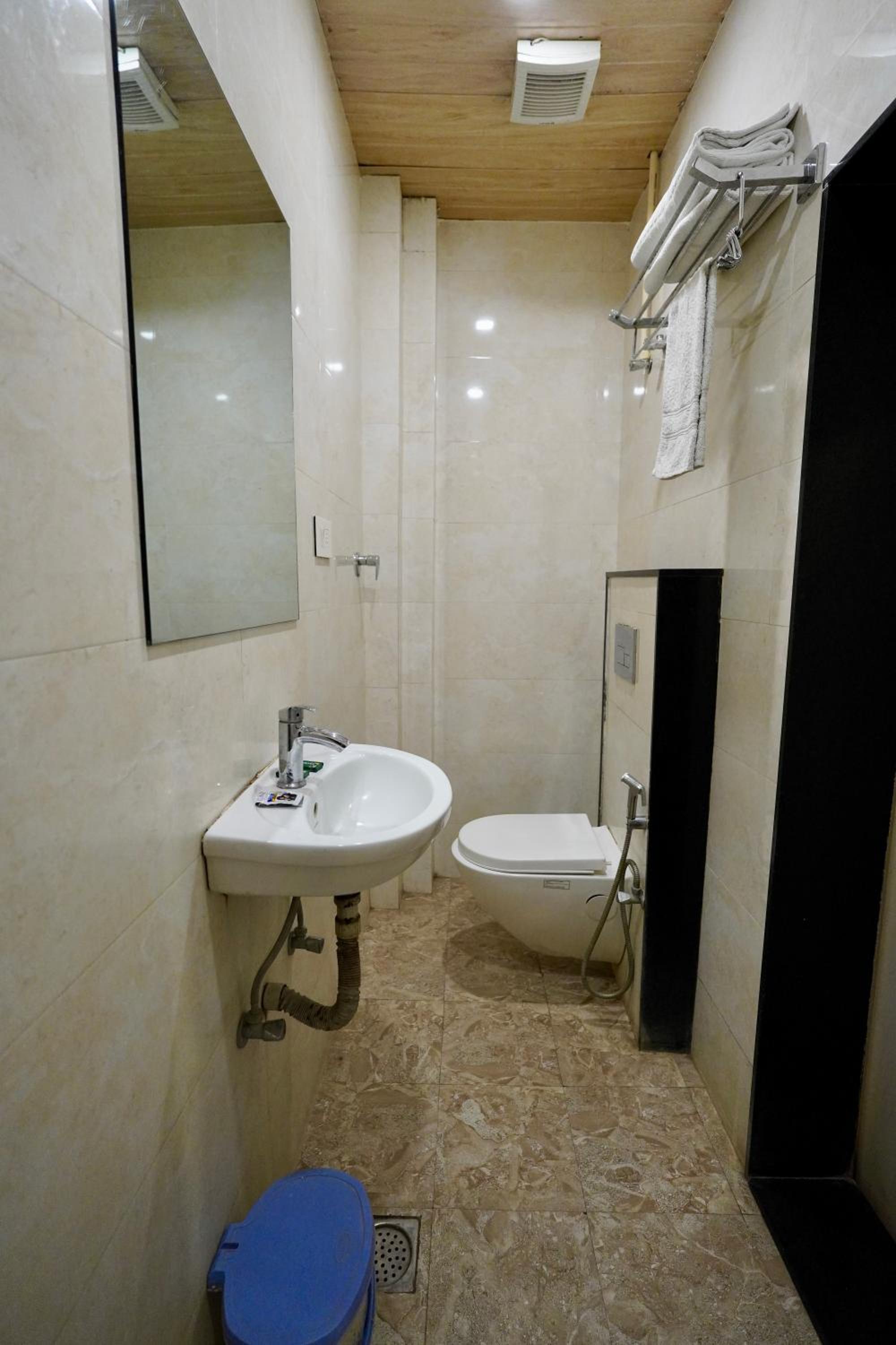 Small Single Room - Photo 7