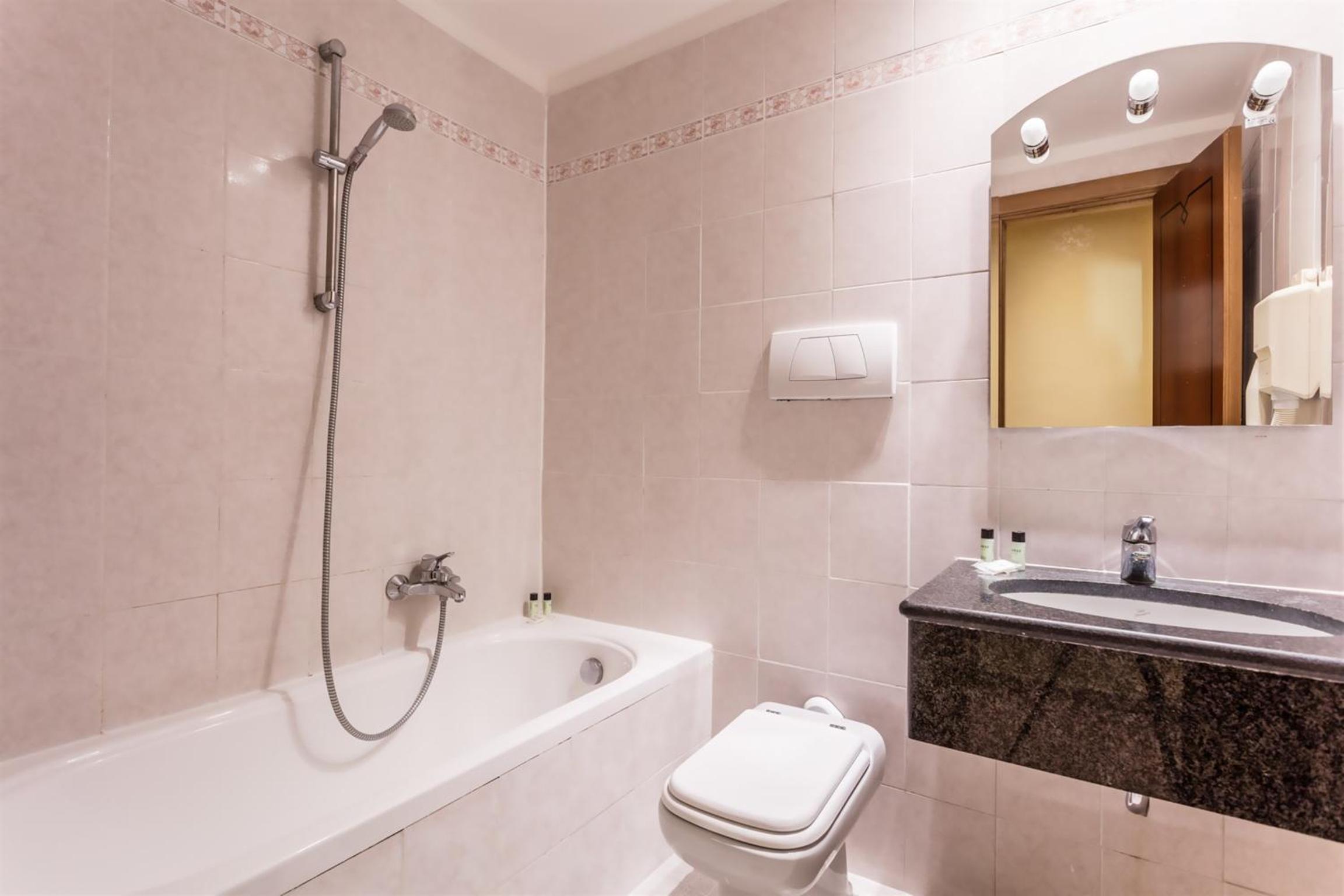 Standard Double or Twin Room photo 2