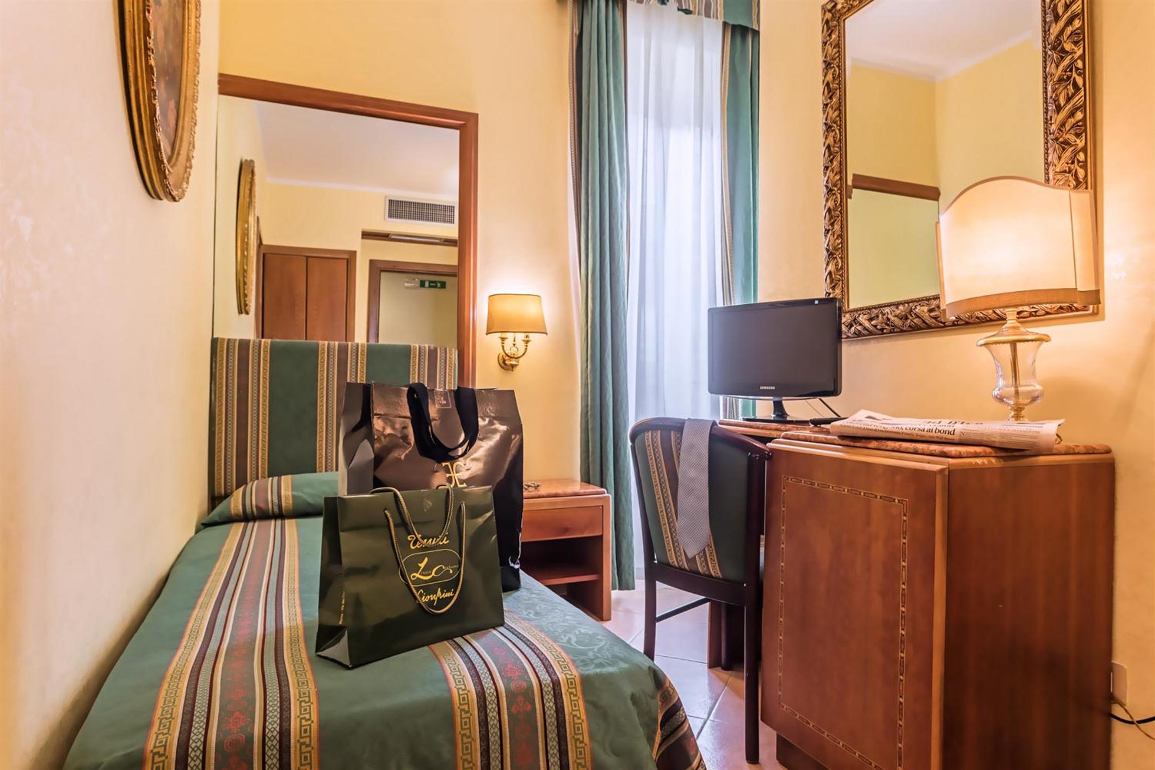 Single Room photo 1