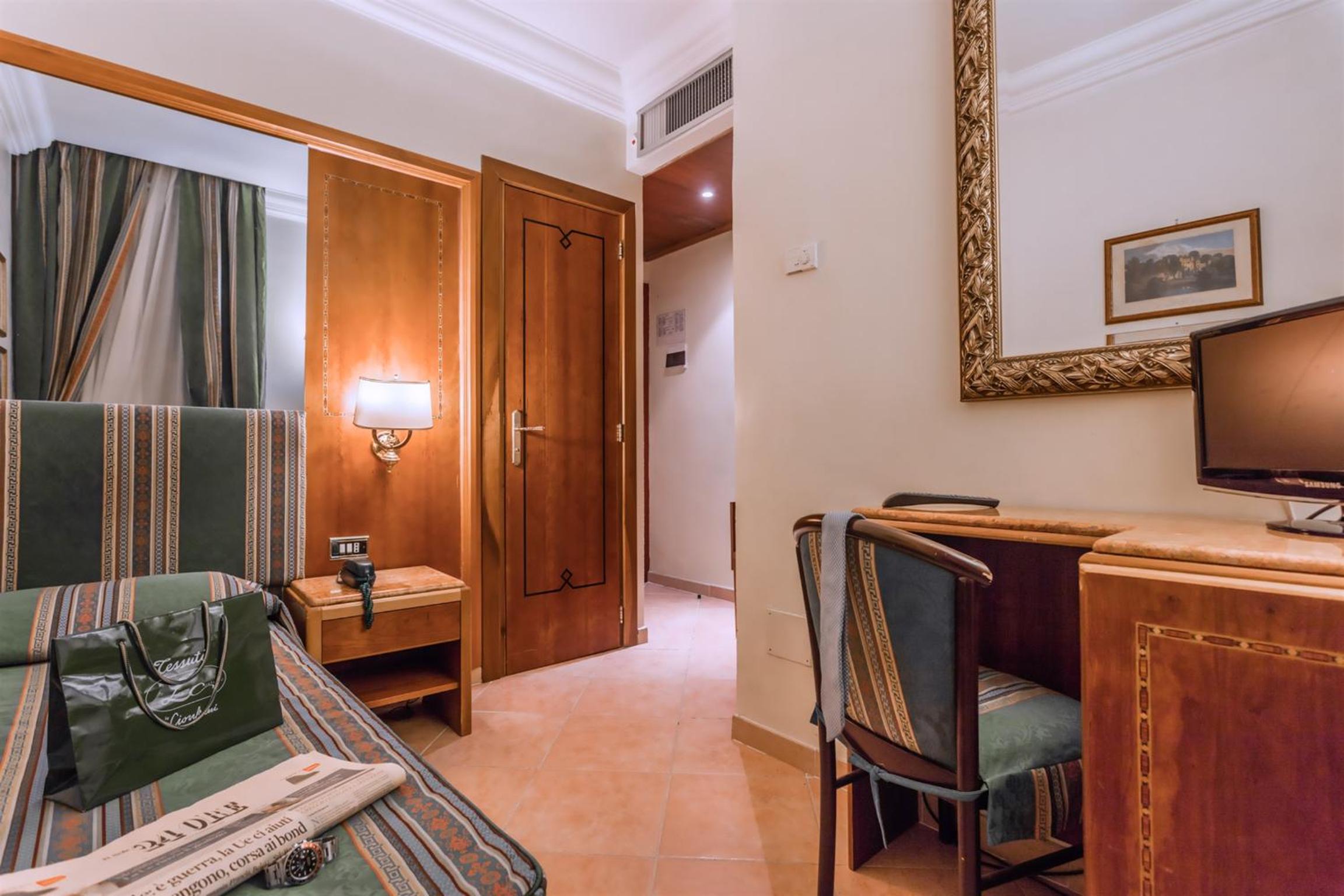 Single Room photo 2
