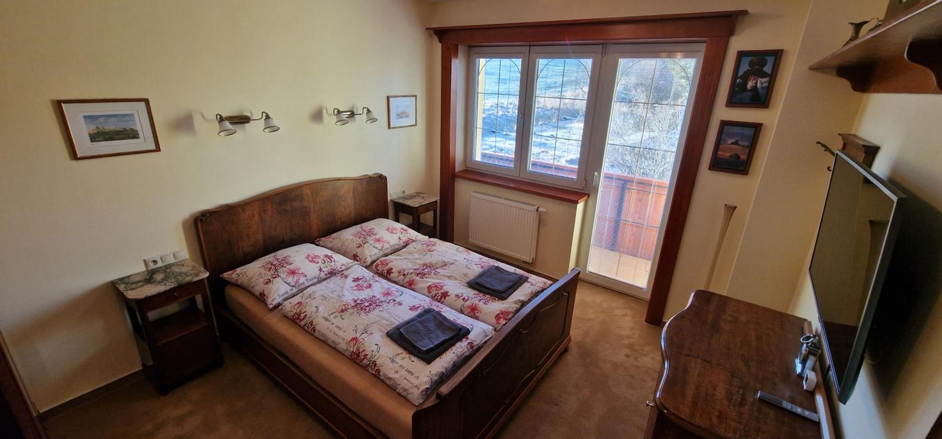 Two-Bedroom Apartment with Balcony photo 3