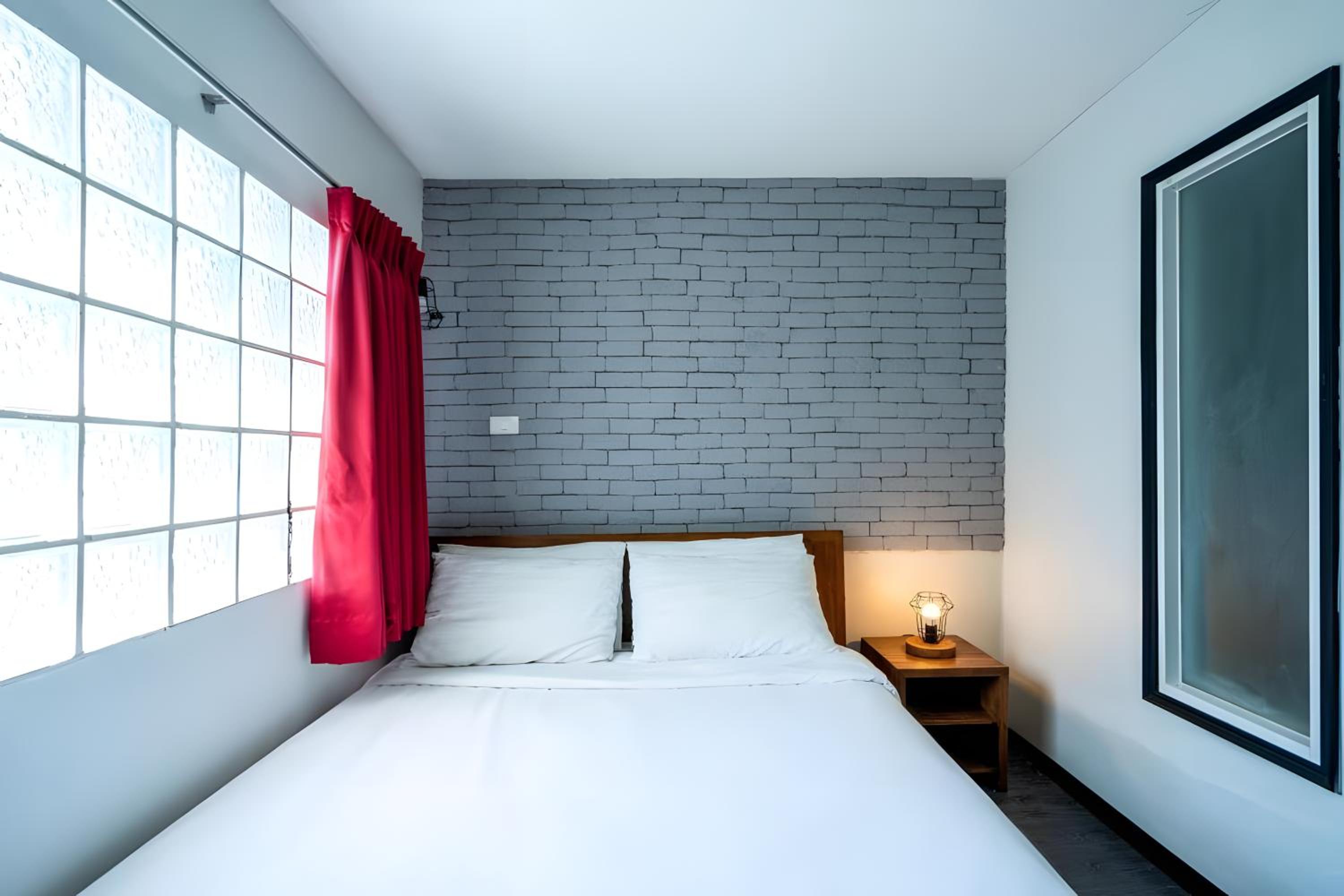 Deluxe Double Room (2 Adults + 1 Child)