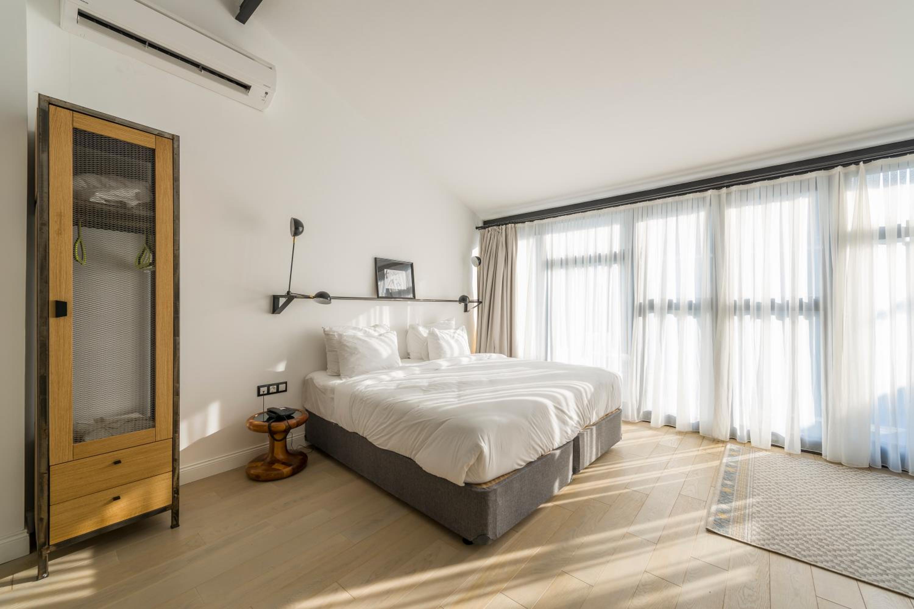 Loft Suite with Kitchen and Terrace photo 3