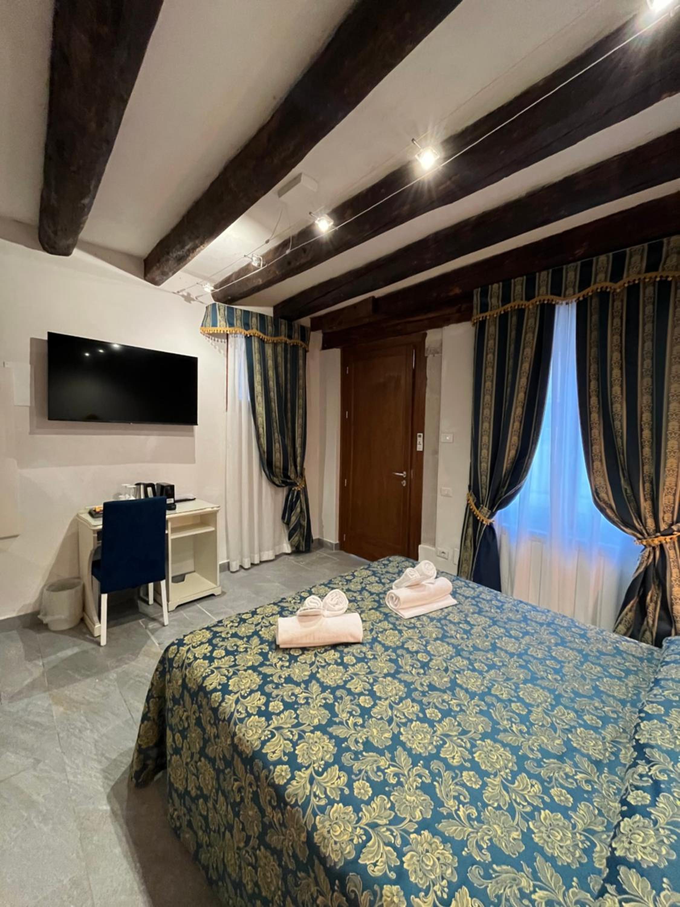Classic Double or Twin Room with City View - Annex Building photo 3