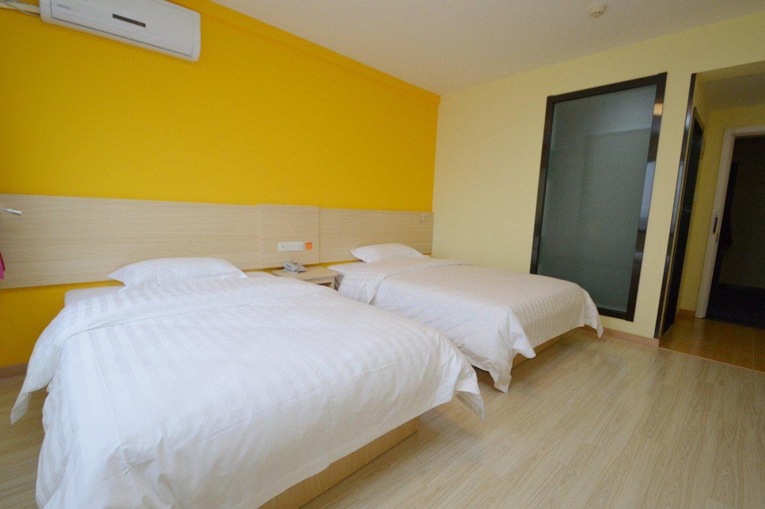 Comfortable Twin Room