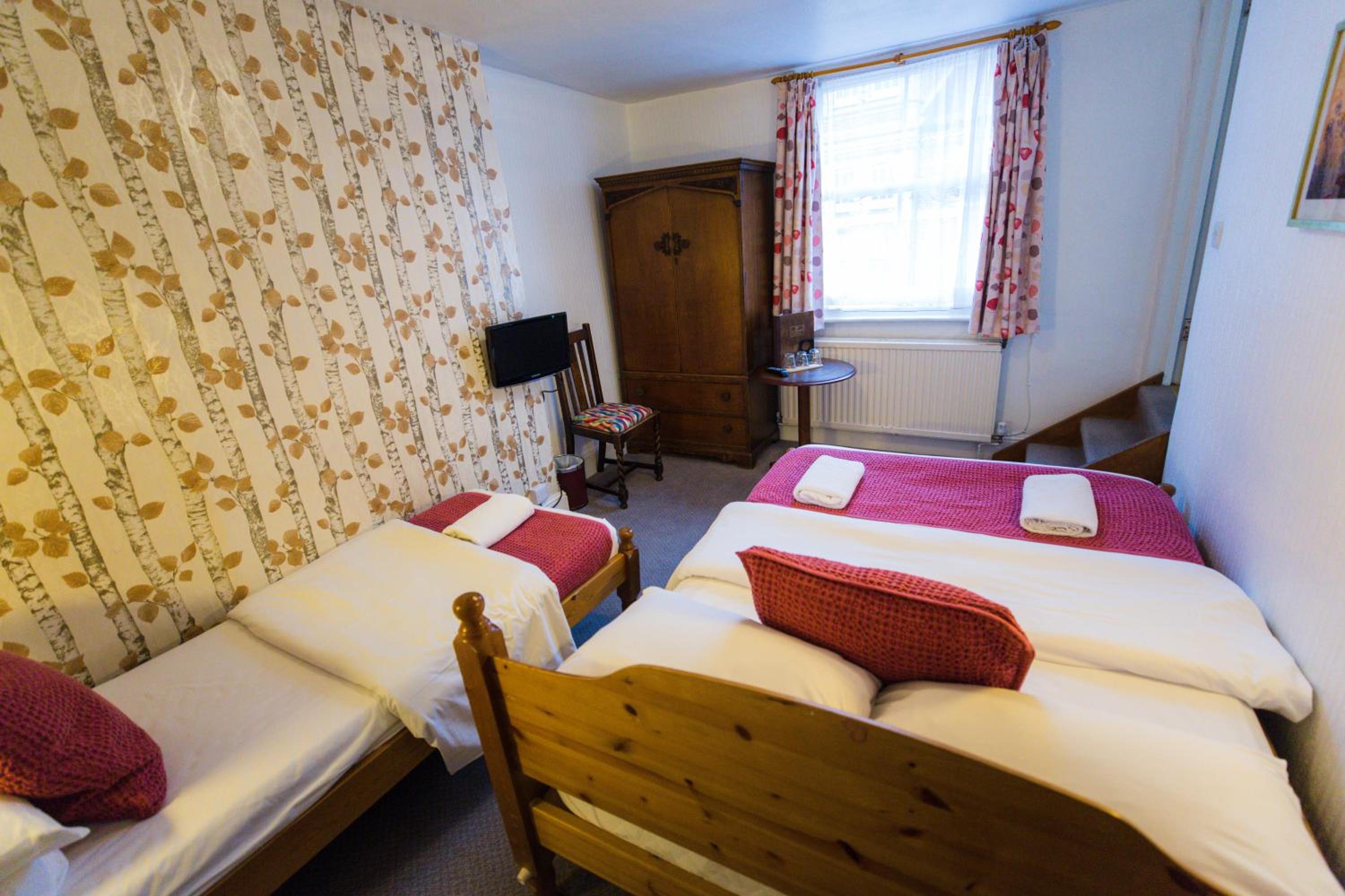 Top Floor Triple Room with Private Bathroom photo 1