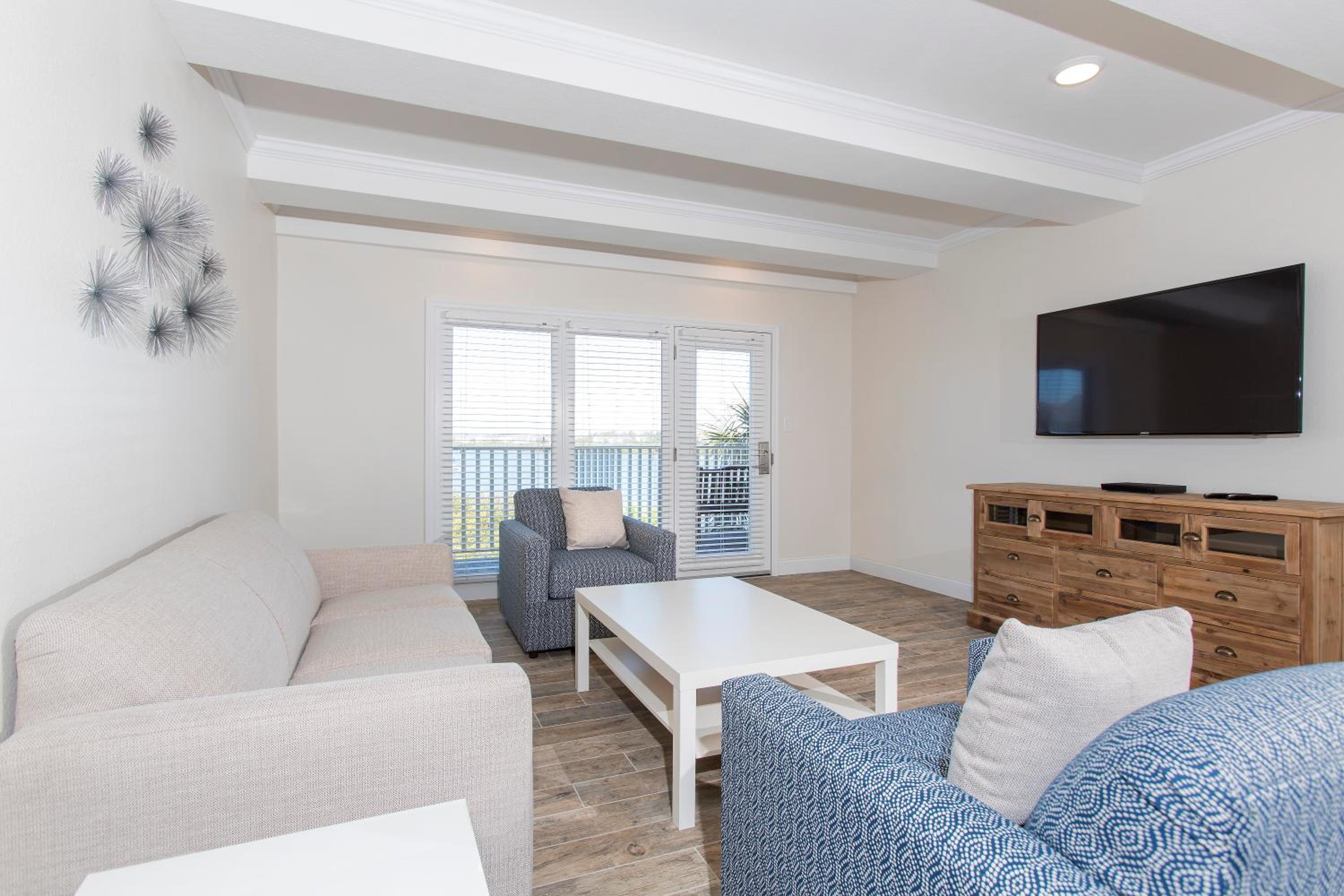 Two-Bedroom Suite - Photo 7