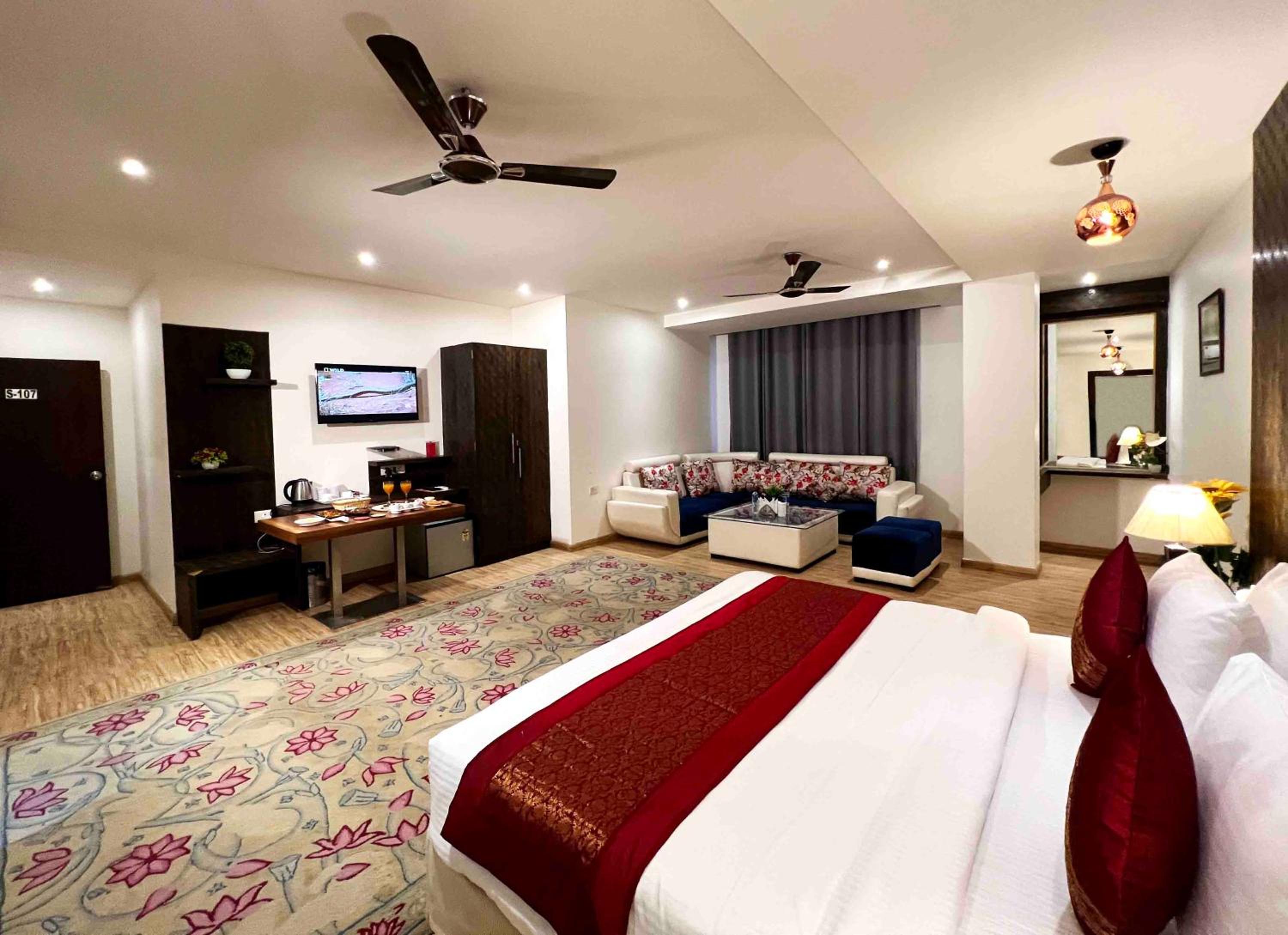 Super Deluxe Room