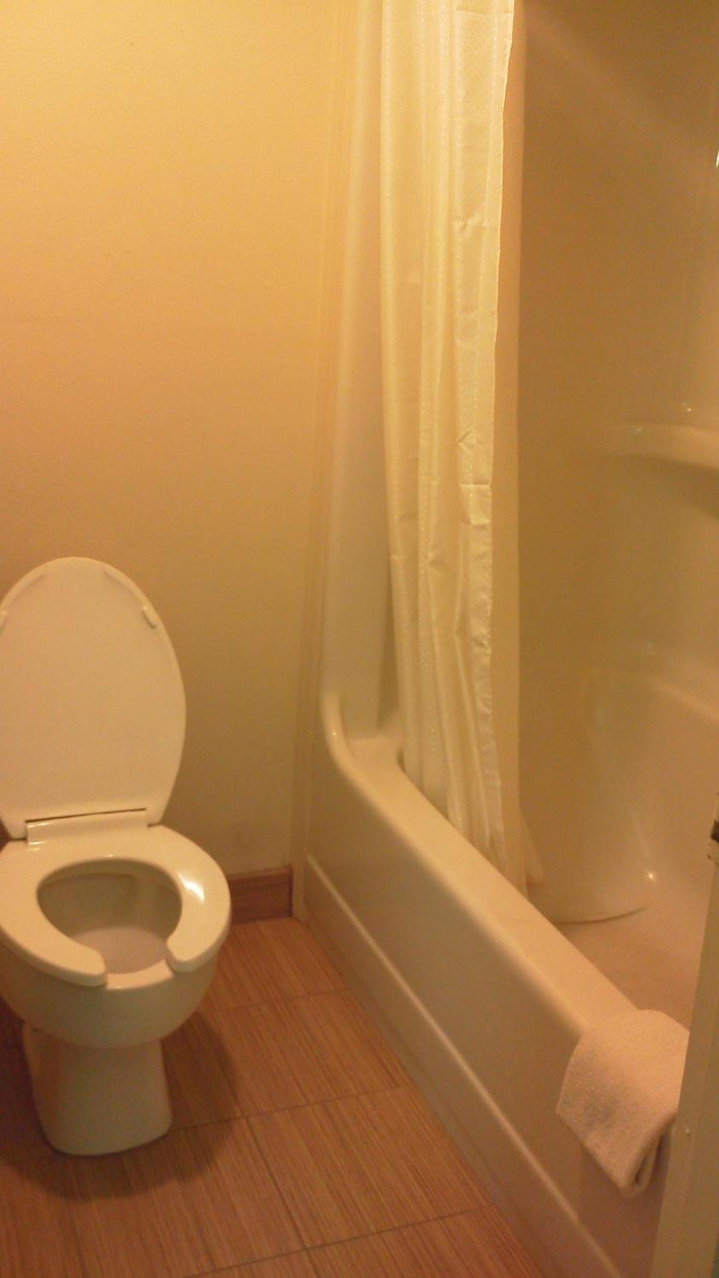 King Room - Non-Smoking - Photo 4