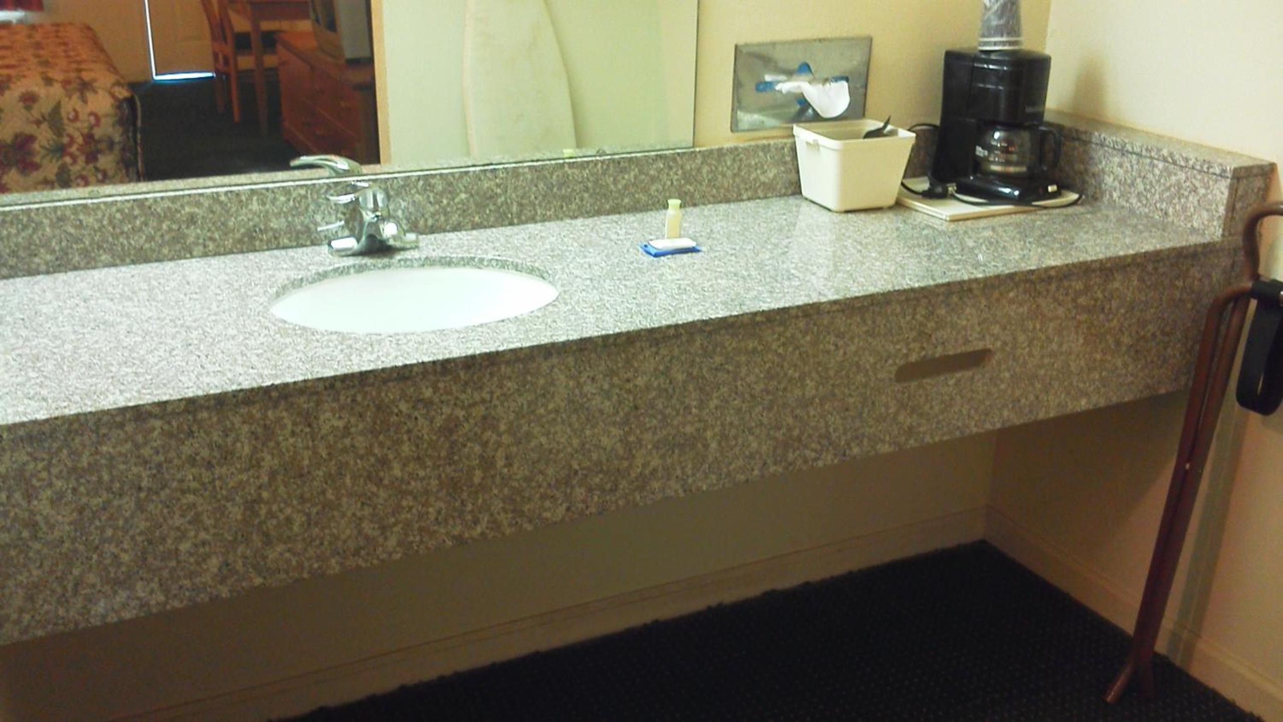 King Room - Non-Smoking - Photo 3
