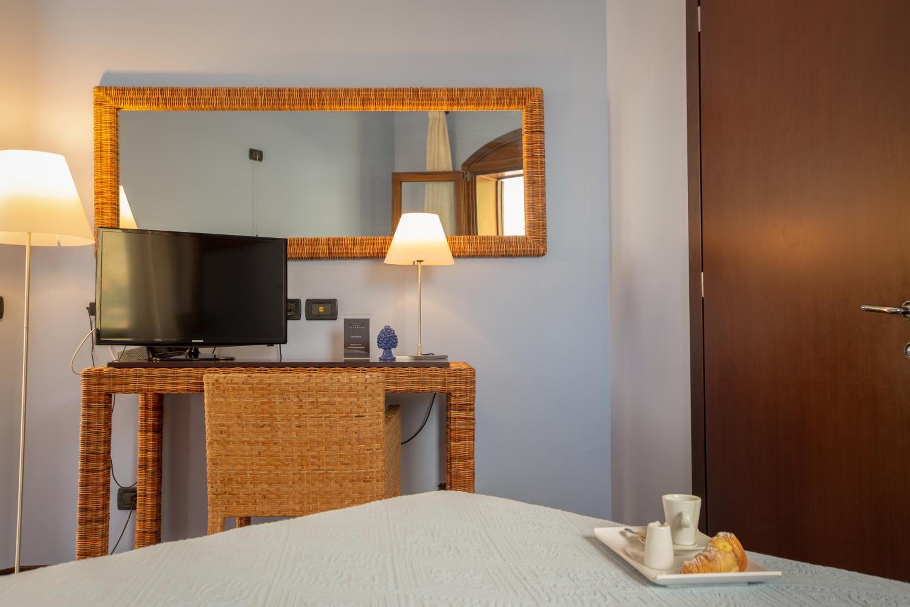 Small Single Room photo 2
