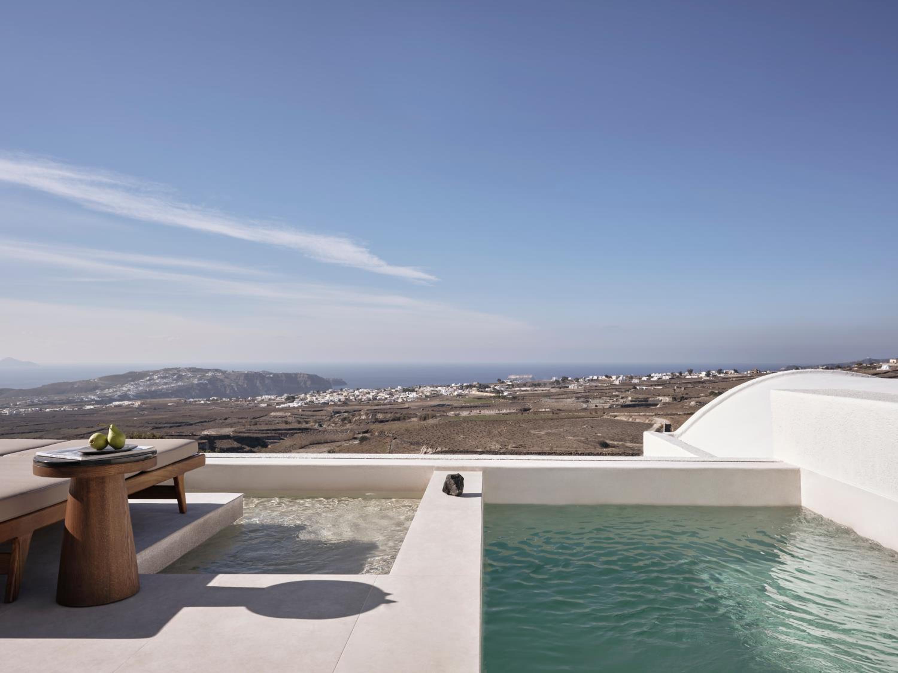 Honeymoon Suite Sea View, Heated Pool