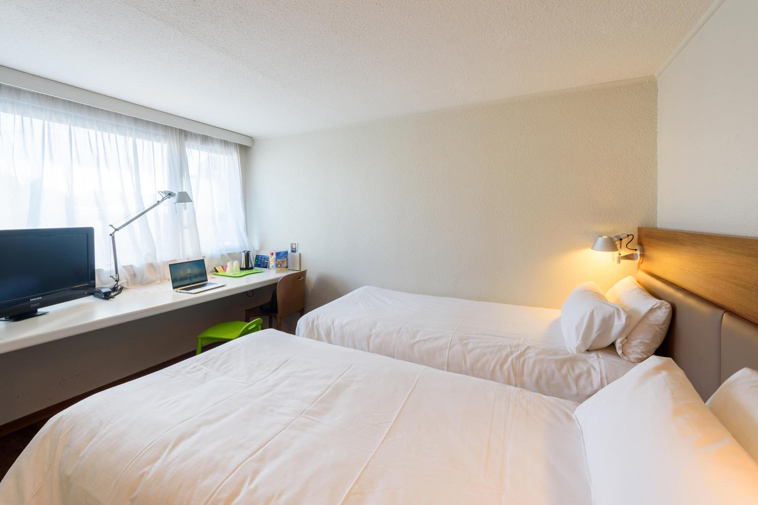 Standard Twin Room with One Single Bed - Up to Ten Years