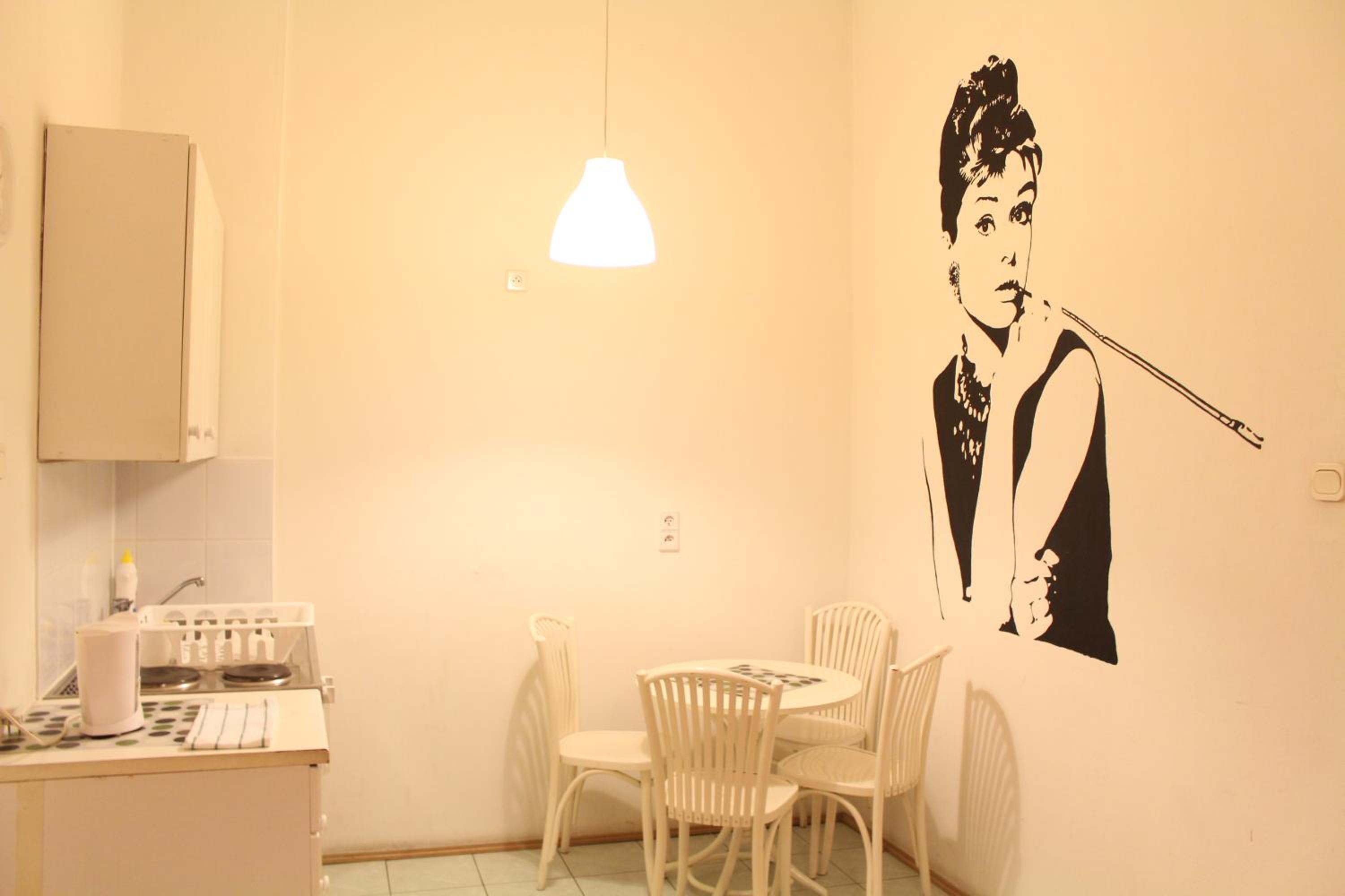 Studio Apartment with Kitchenette (3 Adults) - Photo 2