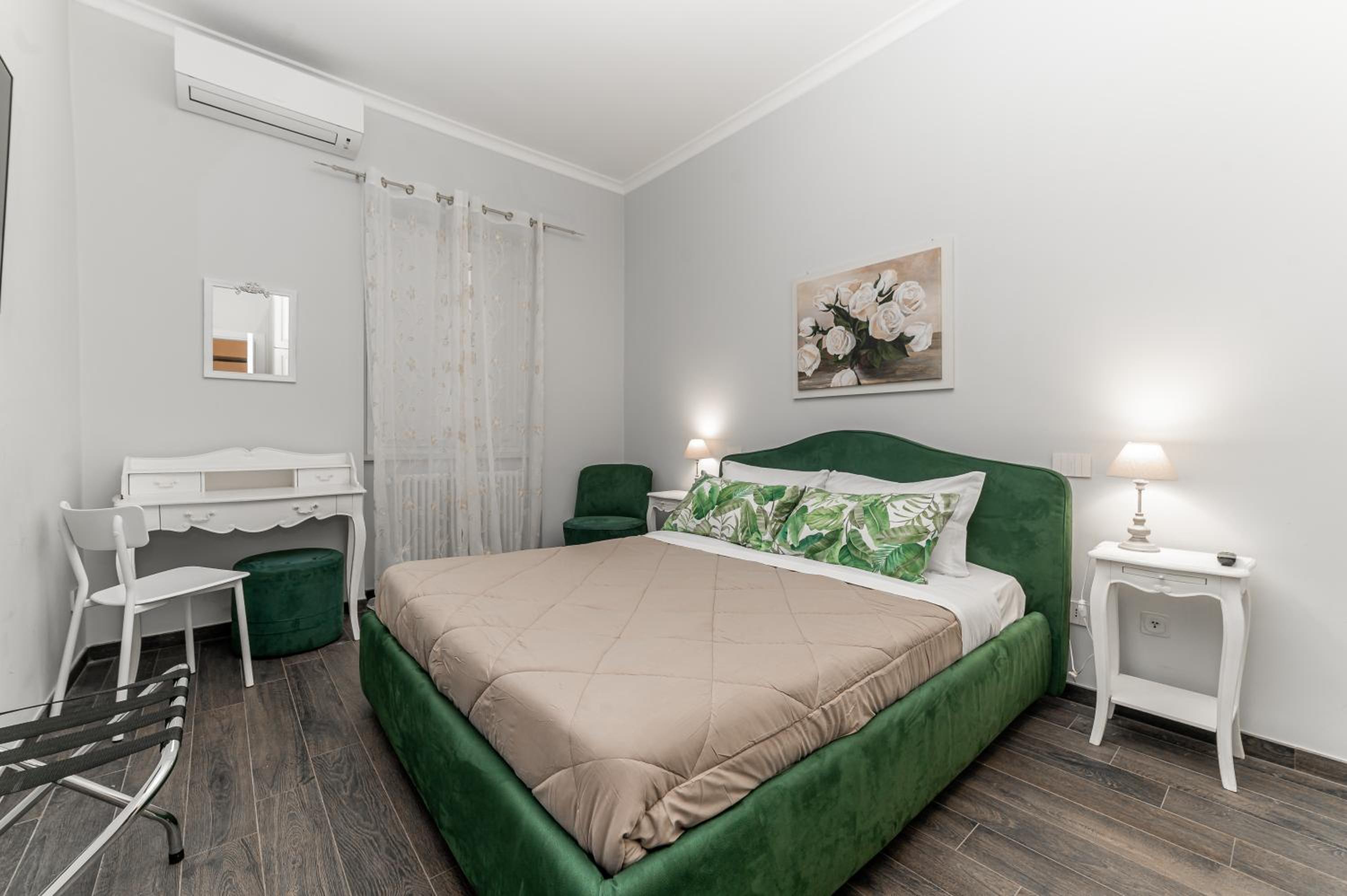 One-Bedroom Deluxe Apartment