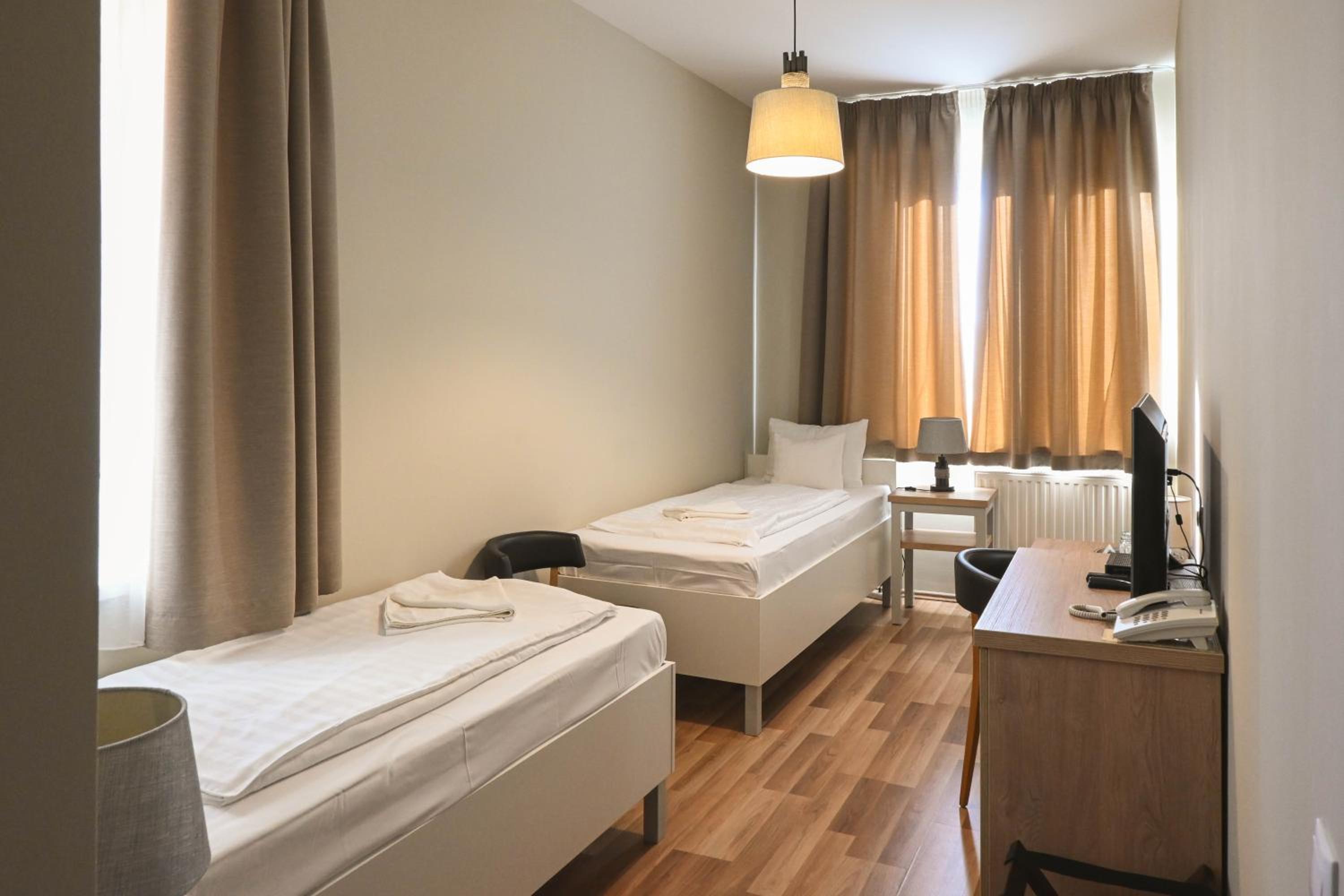 Standard Twin Room photo 2