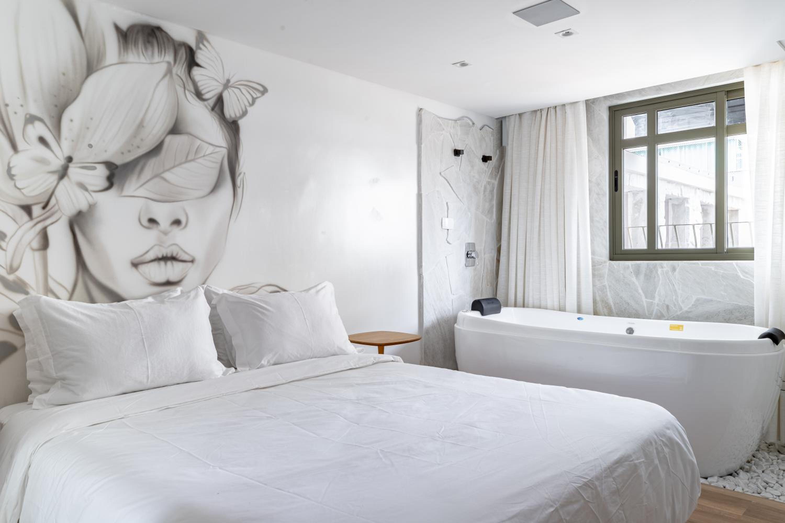 Double Room with Spa Bath photo 2