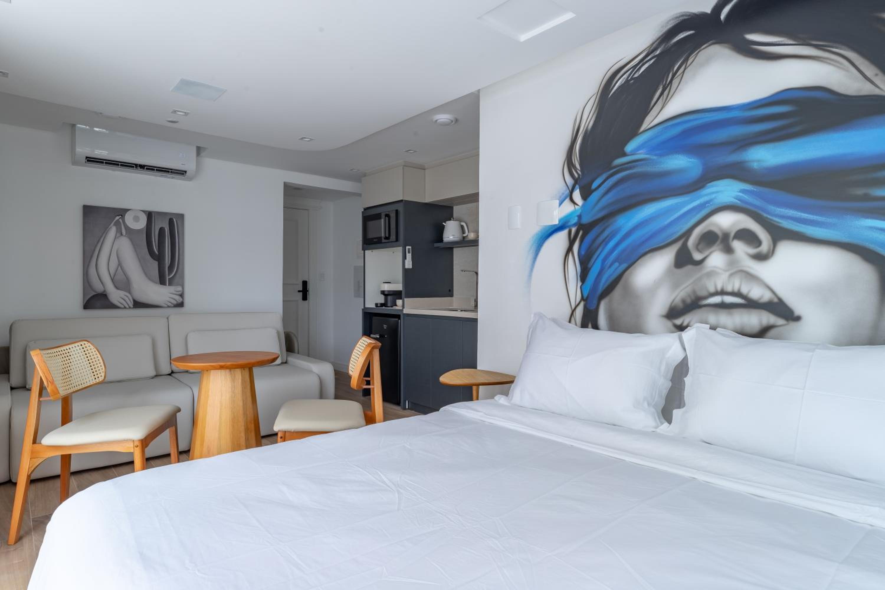 Deluxe Double Room with Bath photo 3