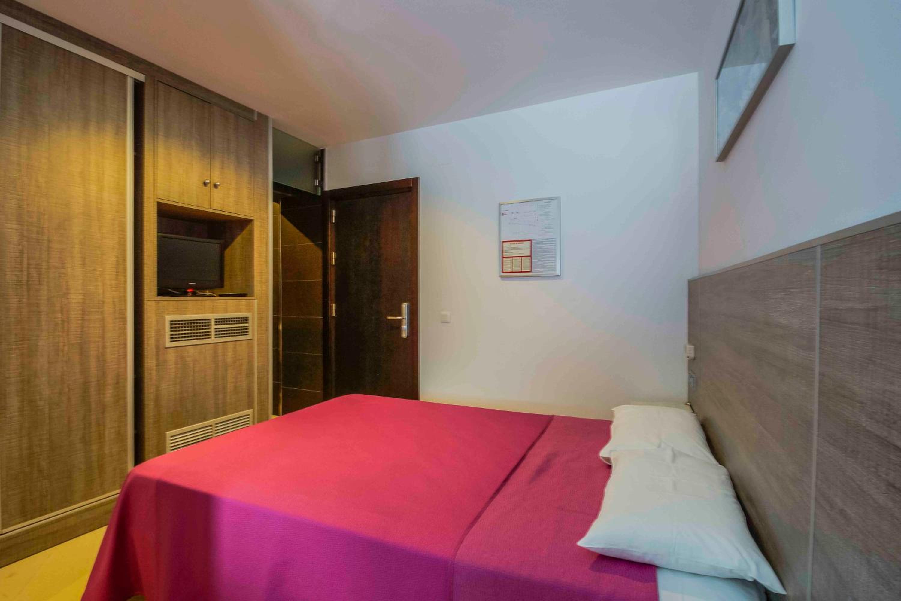 Double Room - Photo 3