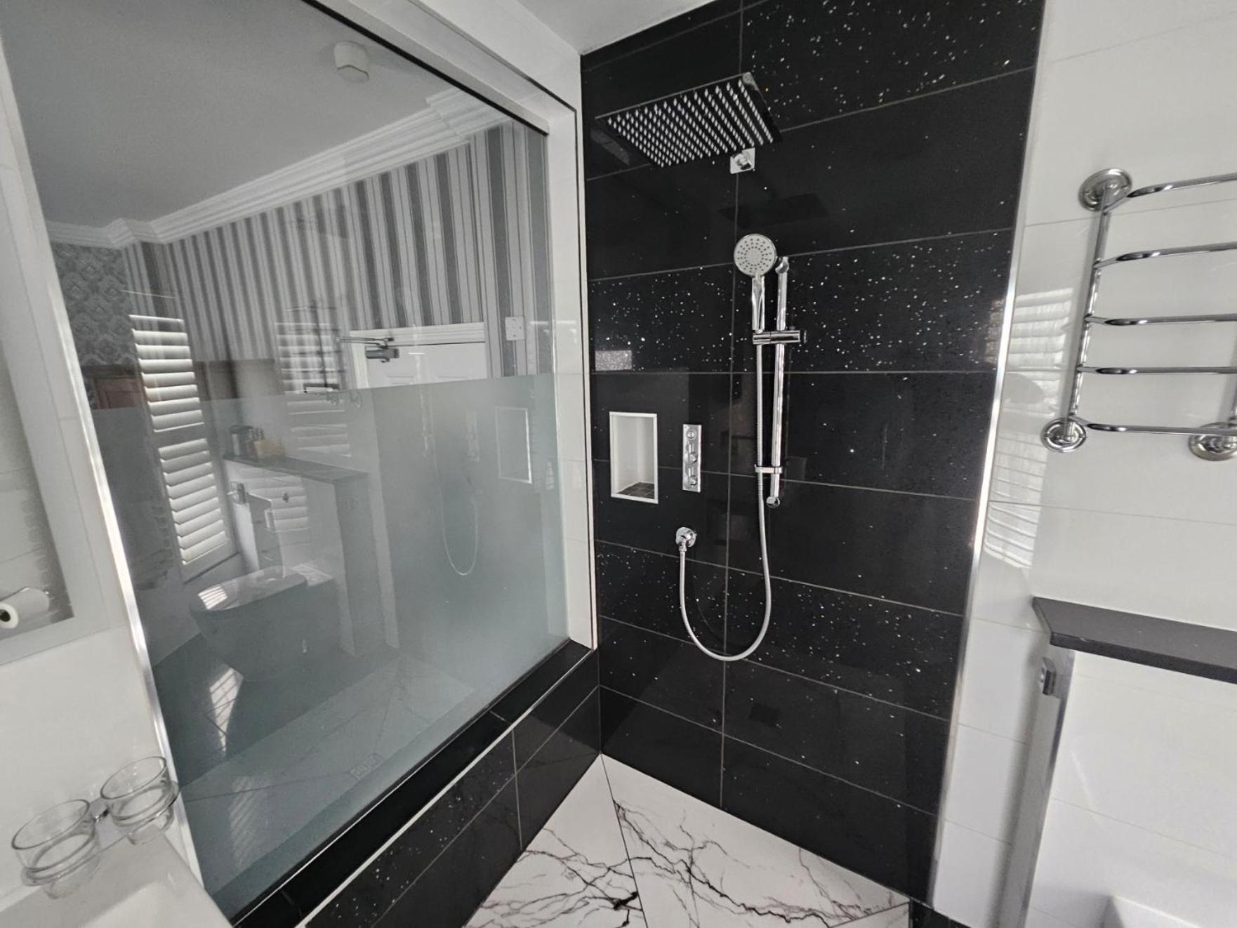 Deluxe King Room photo 2
