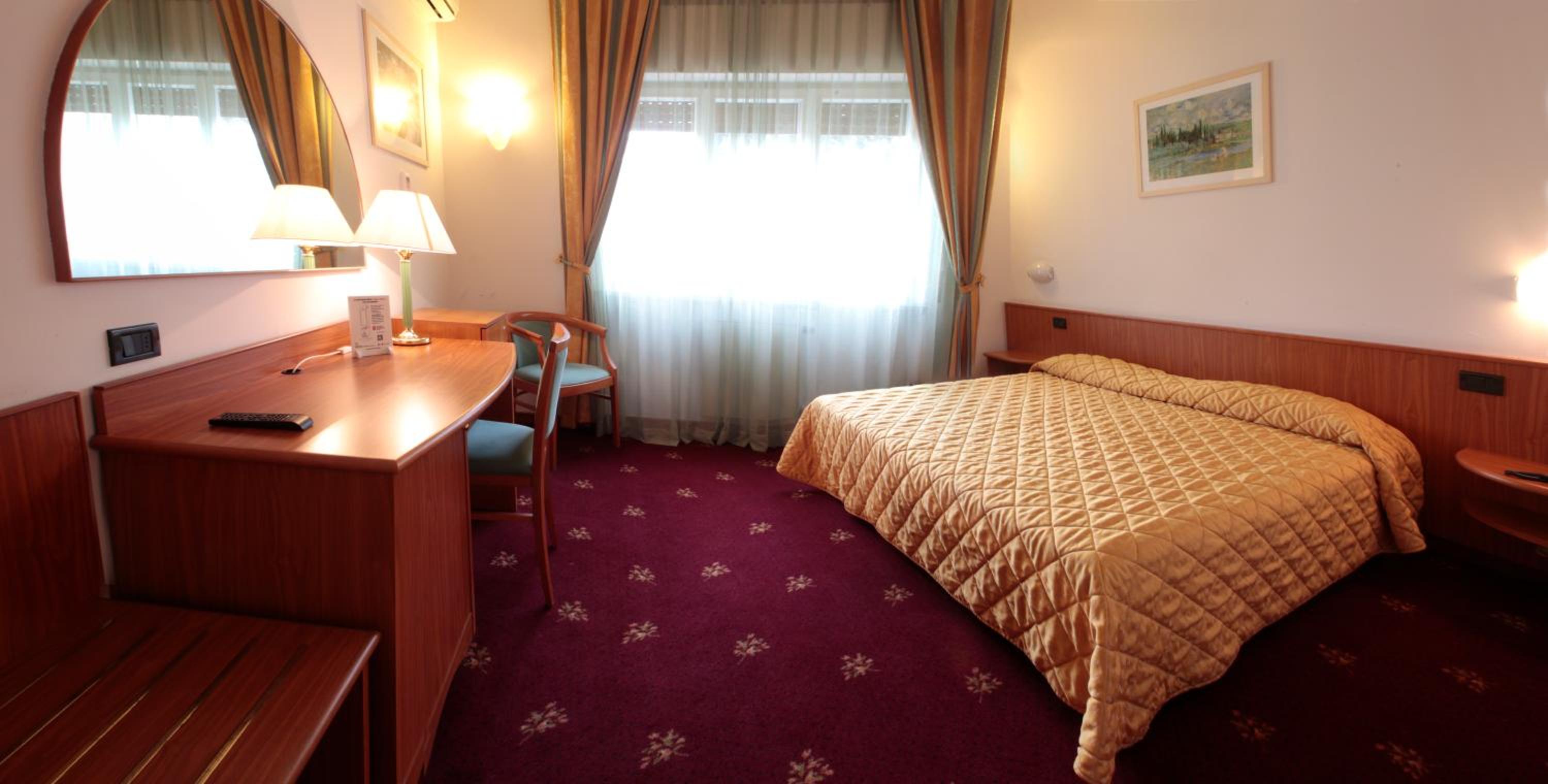 Double Room - Photo 6