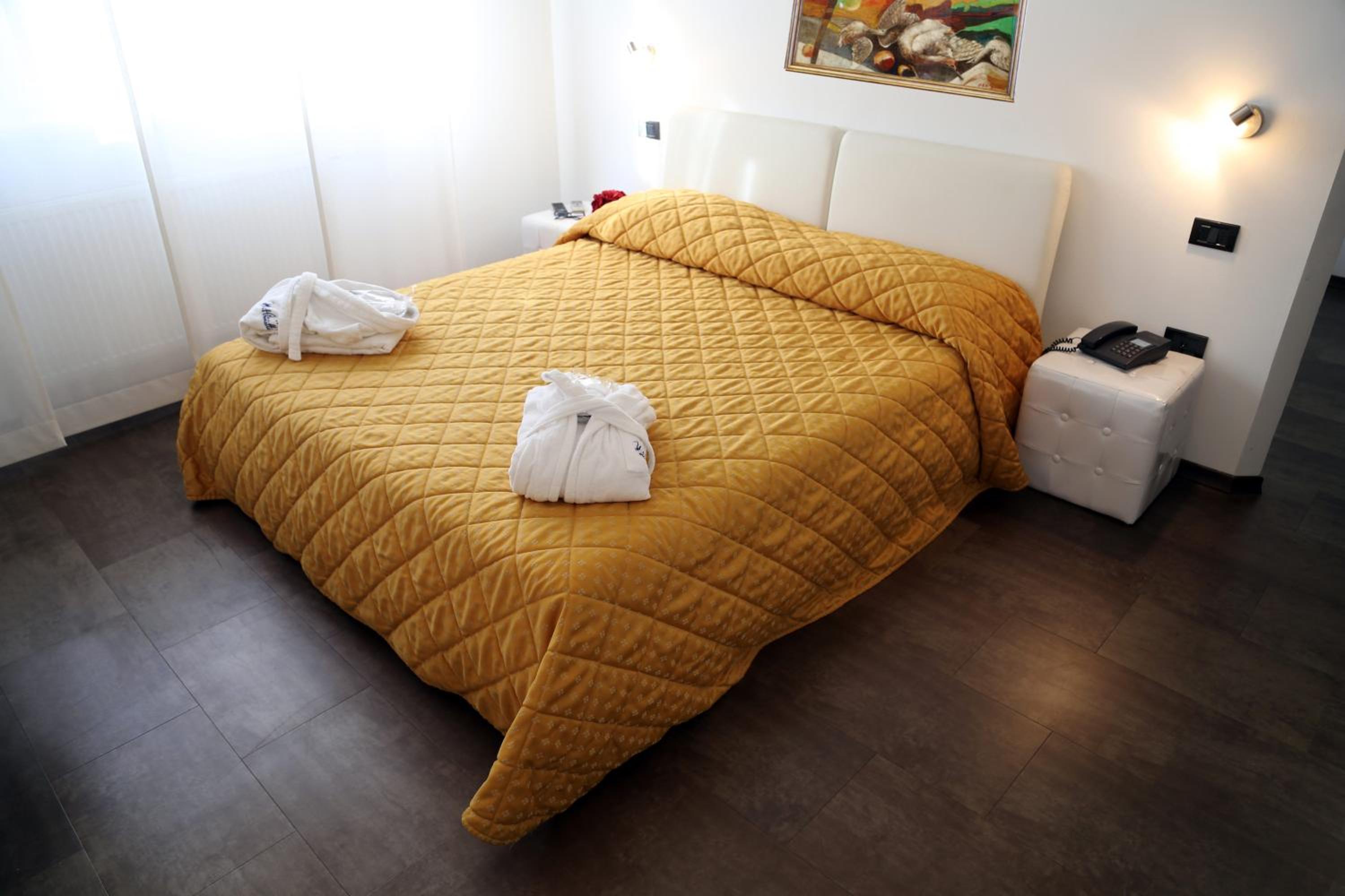 Suite - Photo 3