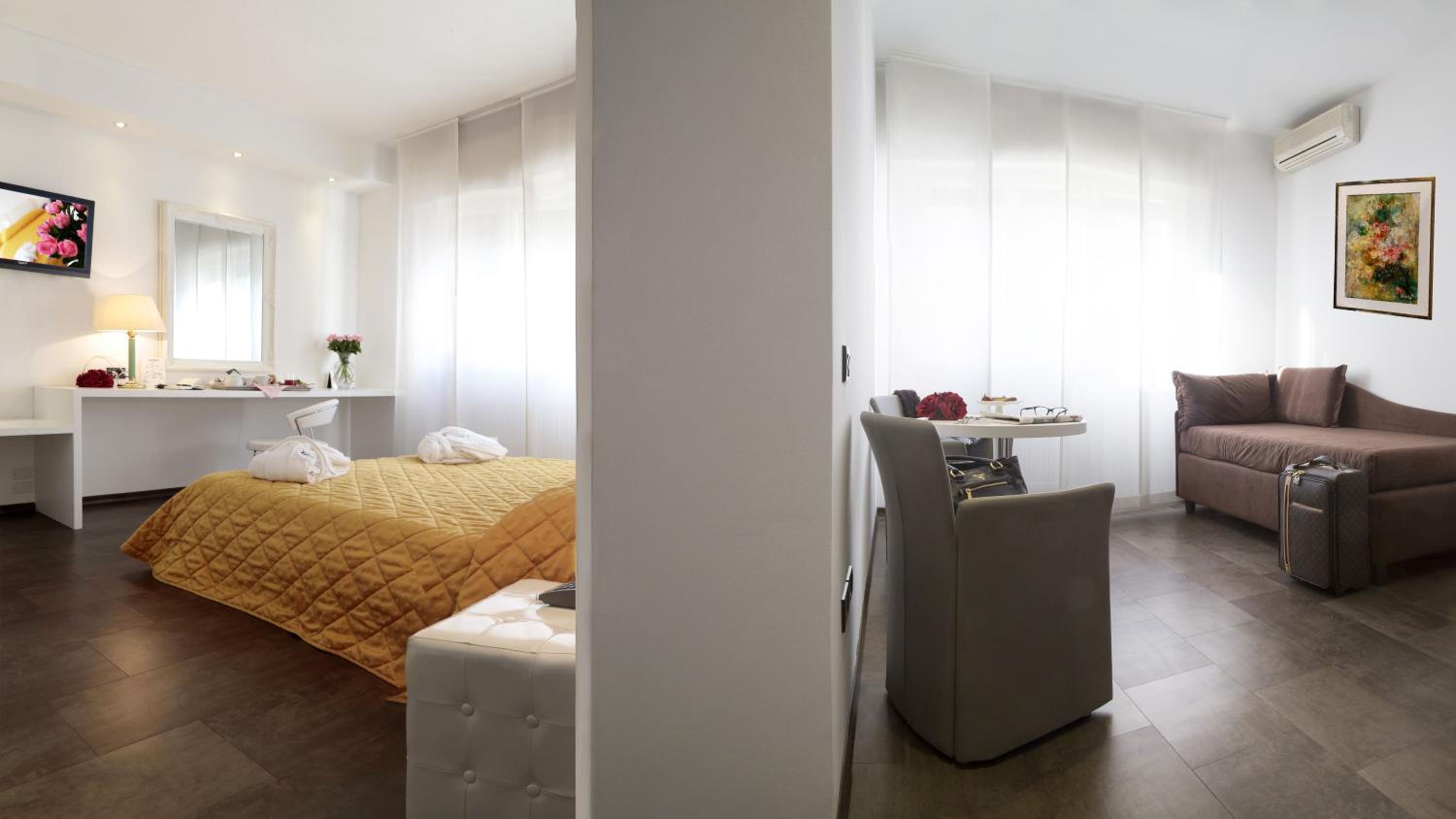 Suite - Photo 21