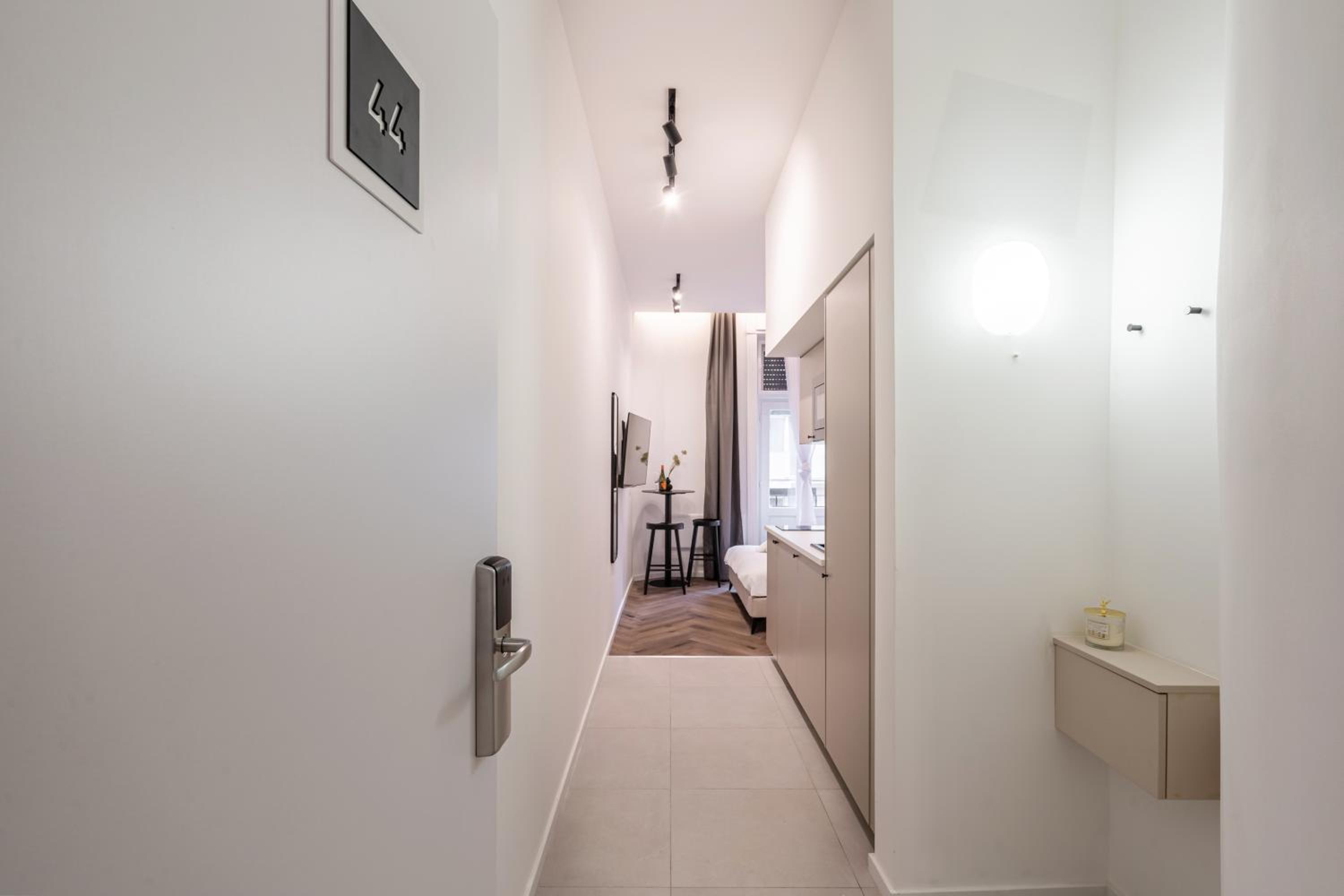 One-Bedroom Apartment - Photo 4
